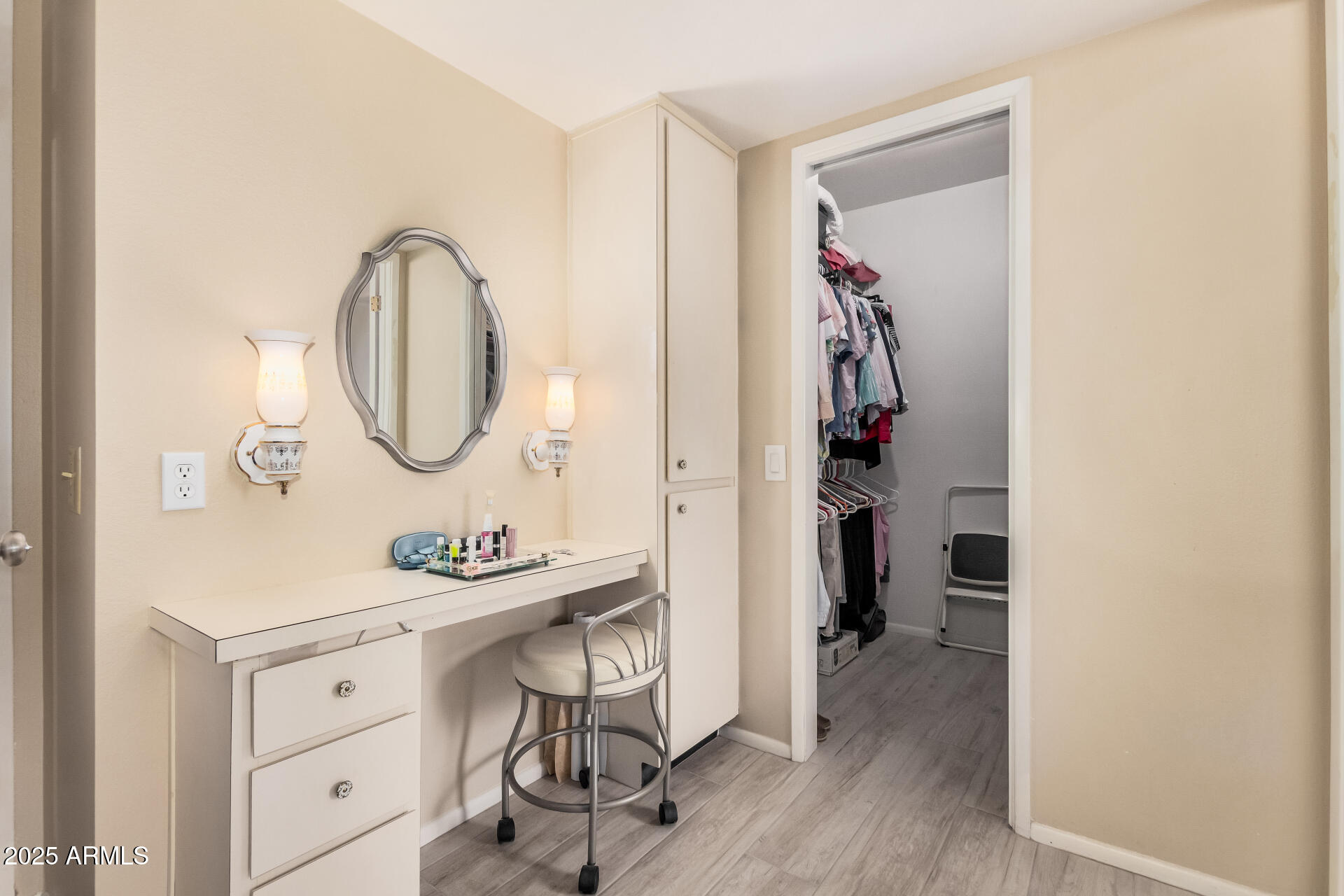 9705 W OAK RIDGE Drive