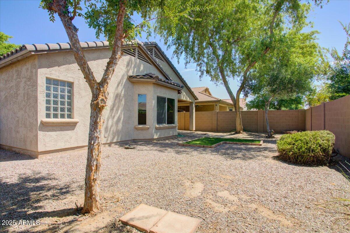 10923 E SYLVAN Avenue