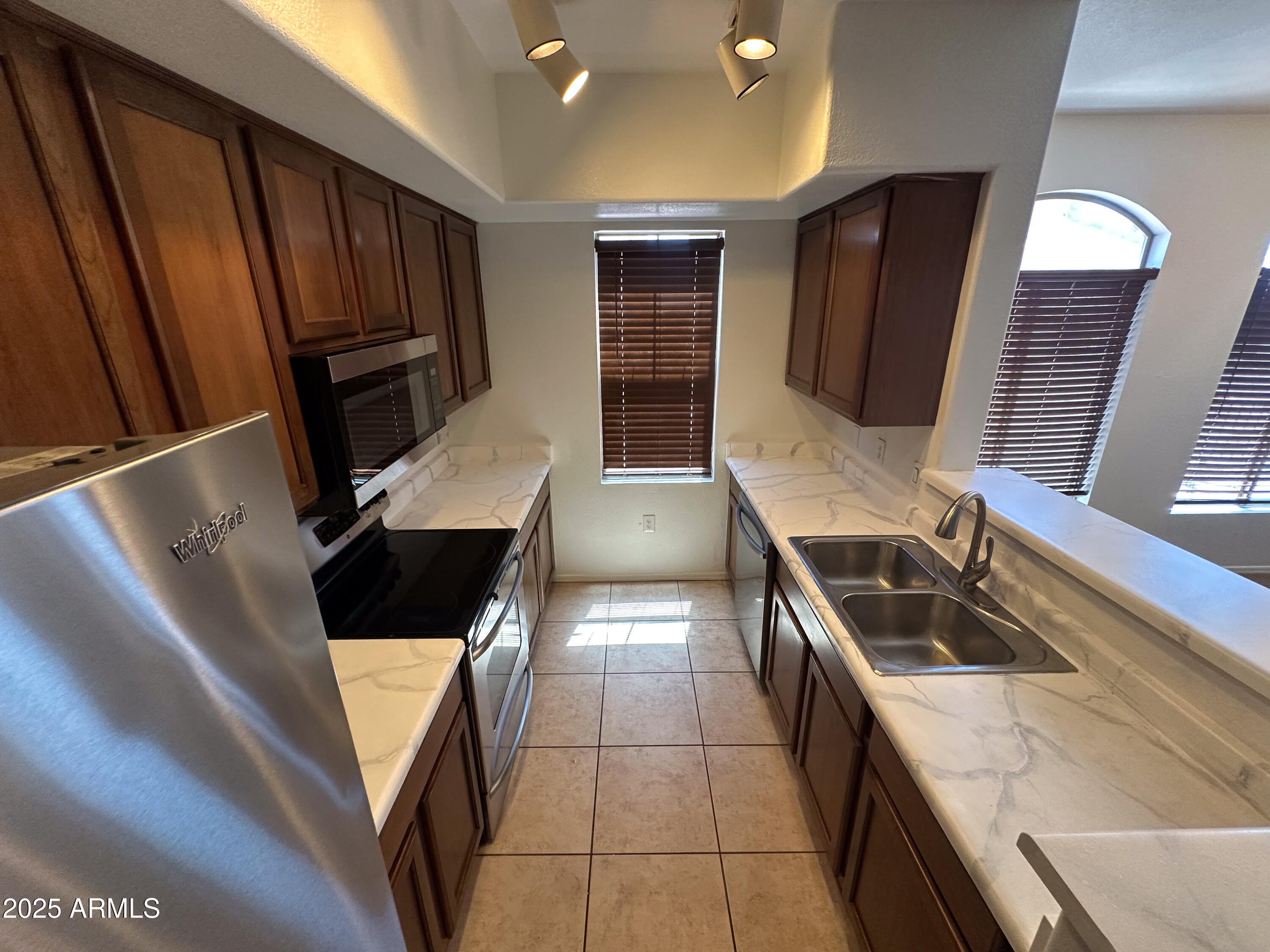 240 W JUNIPER Avenue, 1012