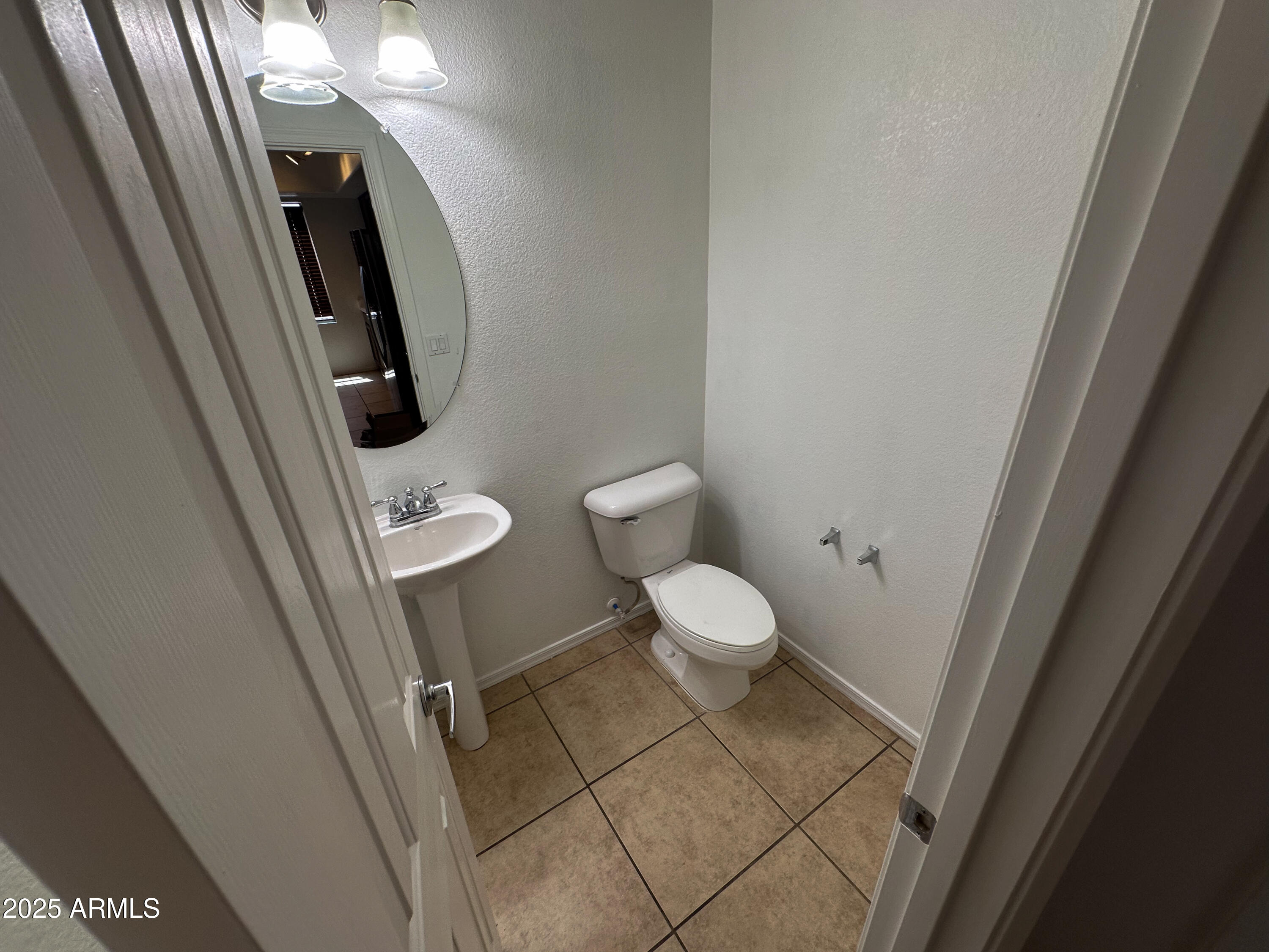 240 W JUNIPER Avenue, 1012