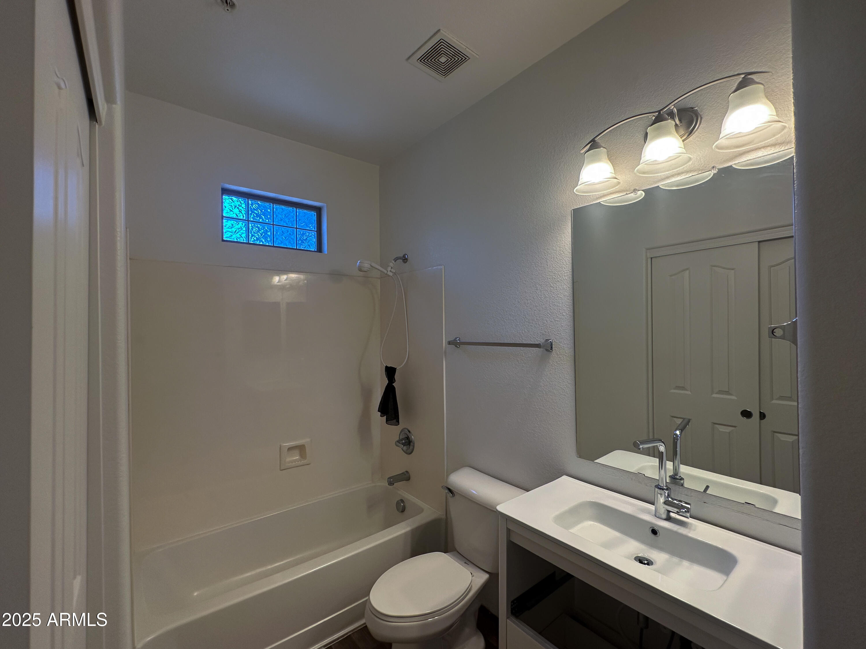 240 W JUNIPER Avenue, 1012