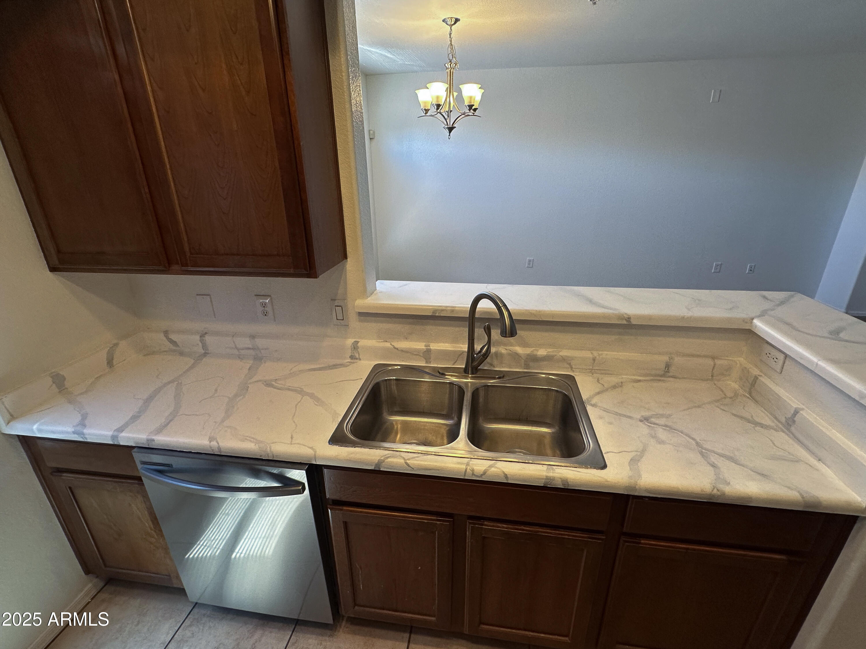 240 W JUNIPER Avenue, 1012