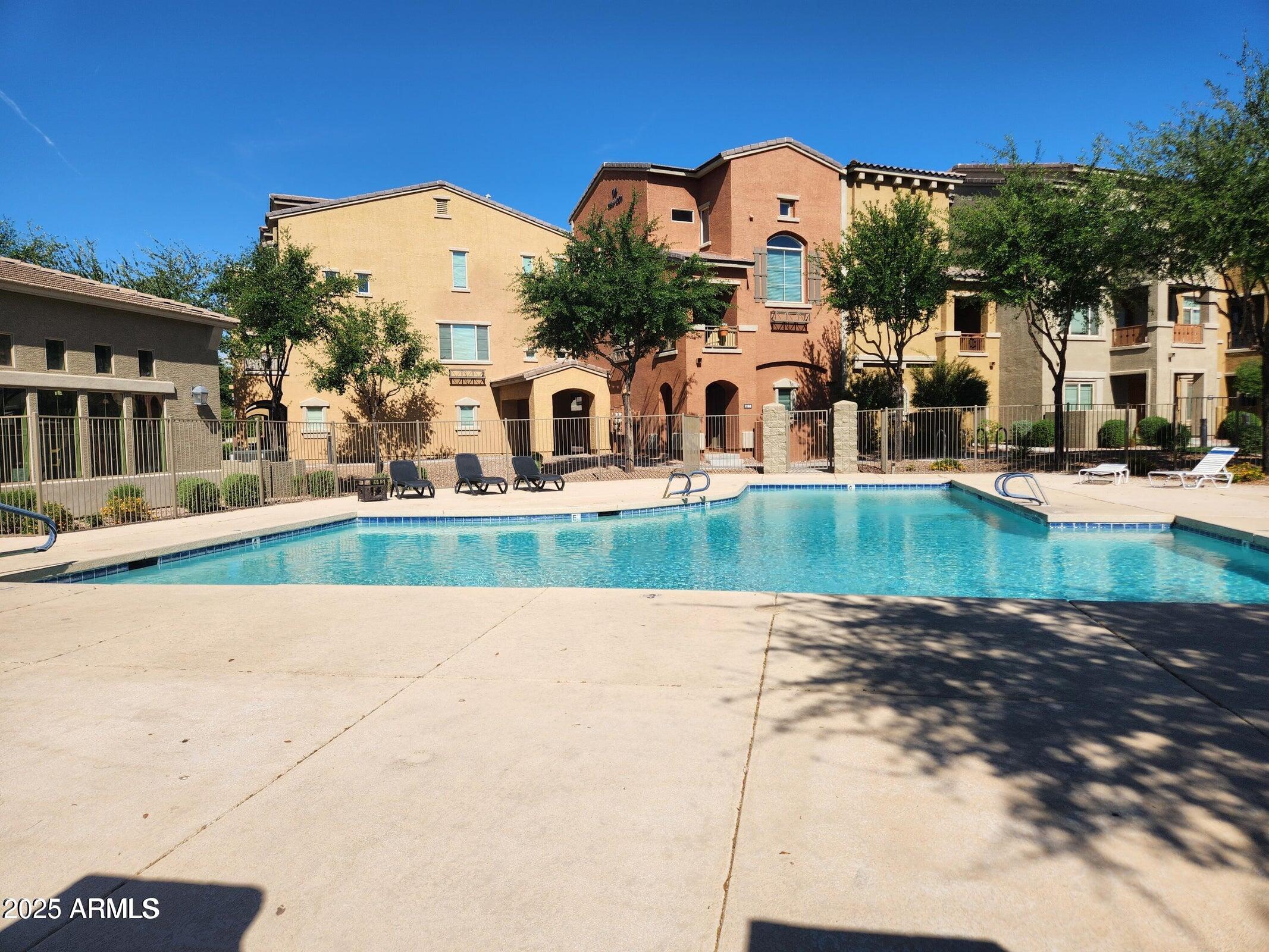 240 W JUNIPER Avenue, 1012