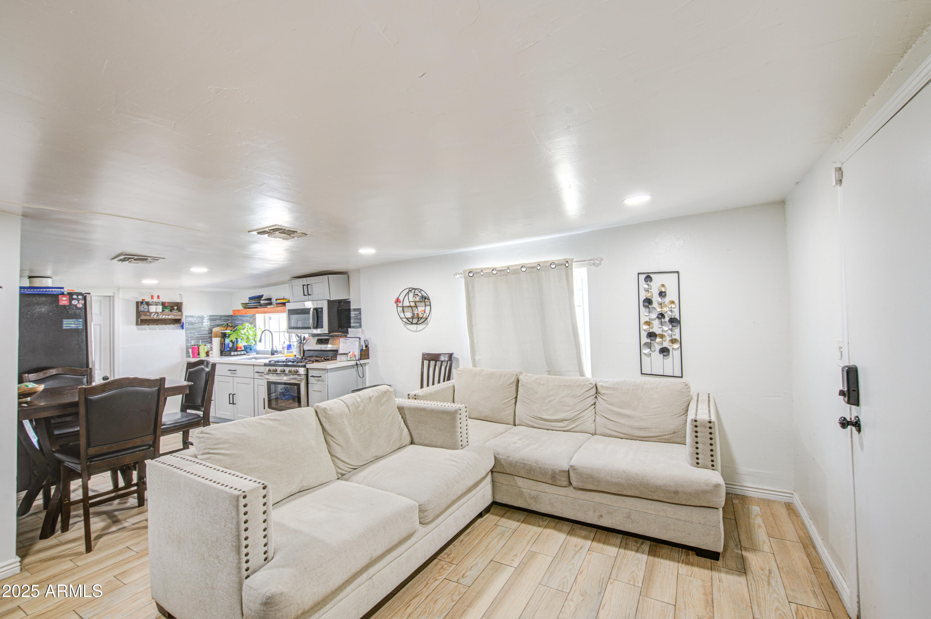 3648 W MORELAND Street