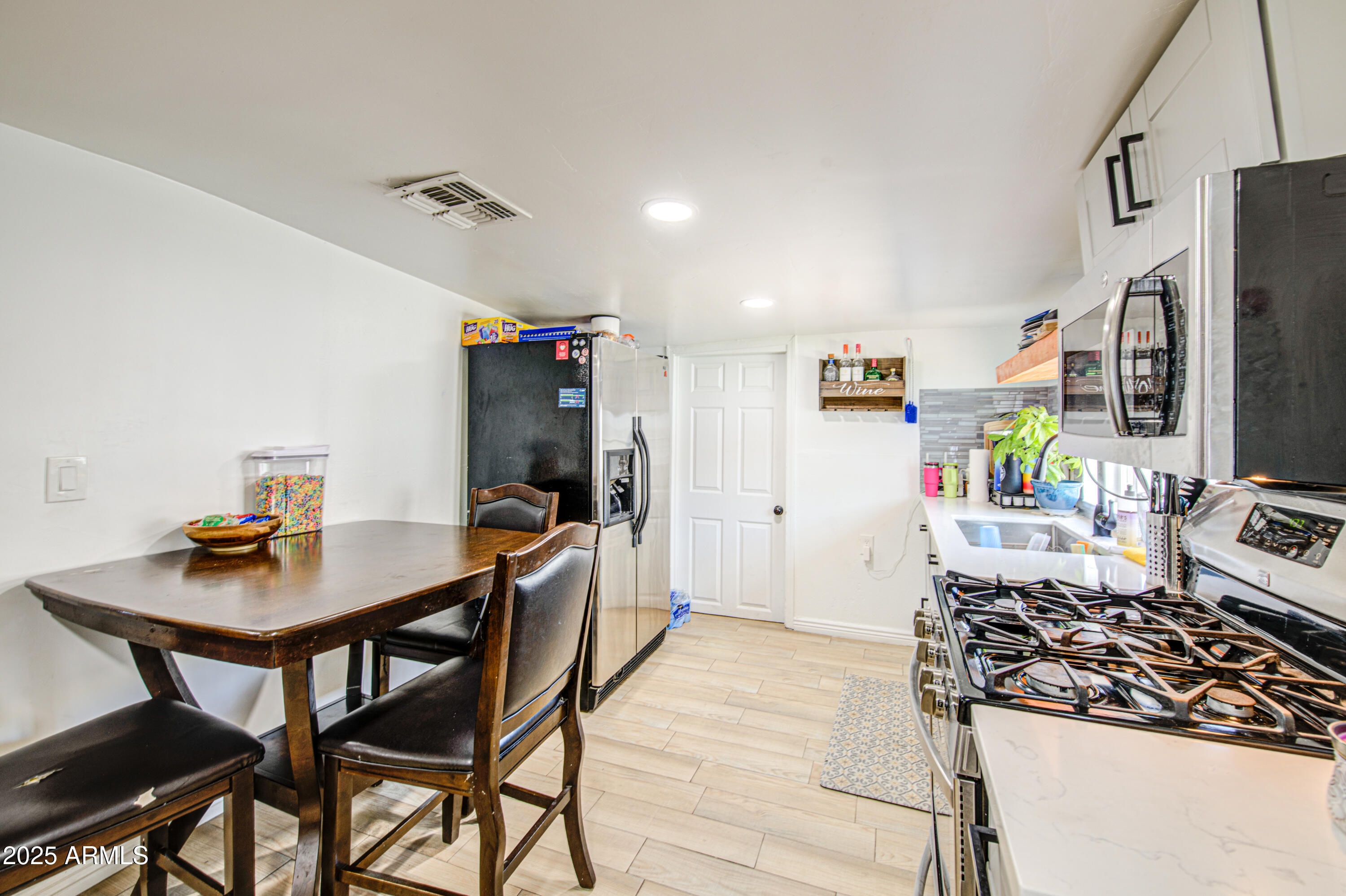 3648 W MORELAND Street