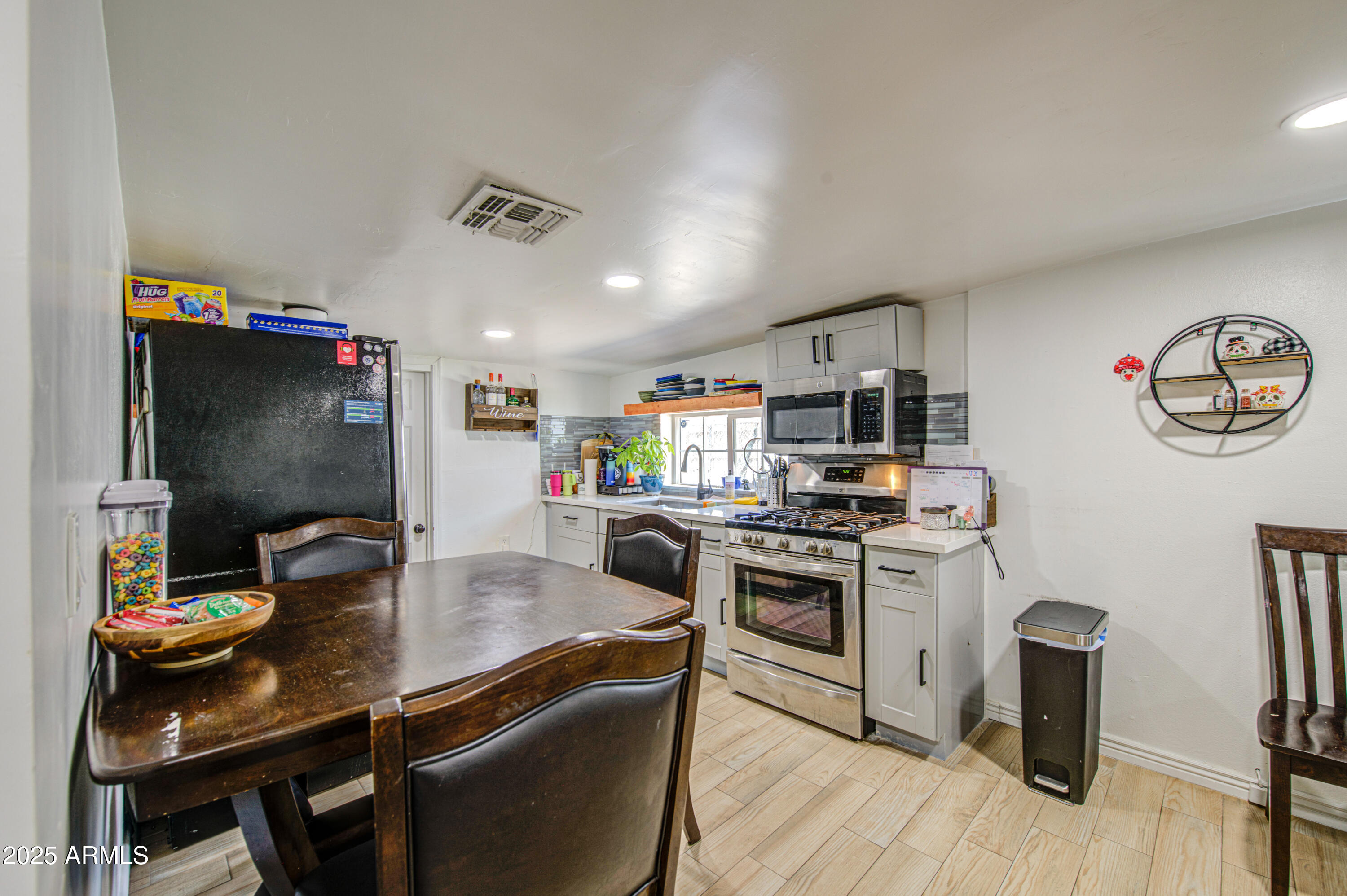 3648 W MORELAND Street