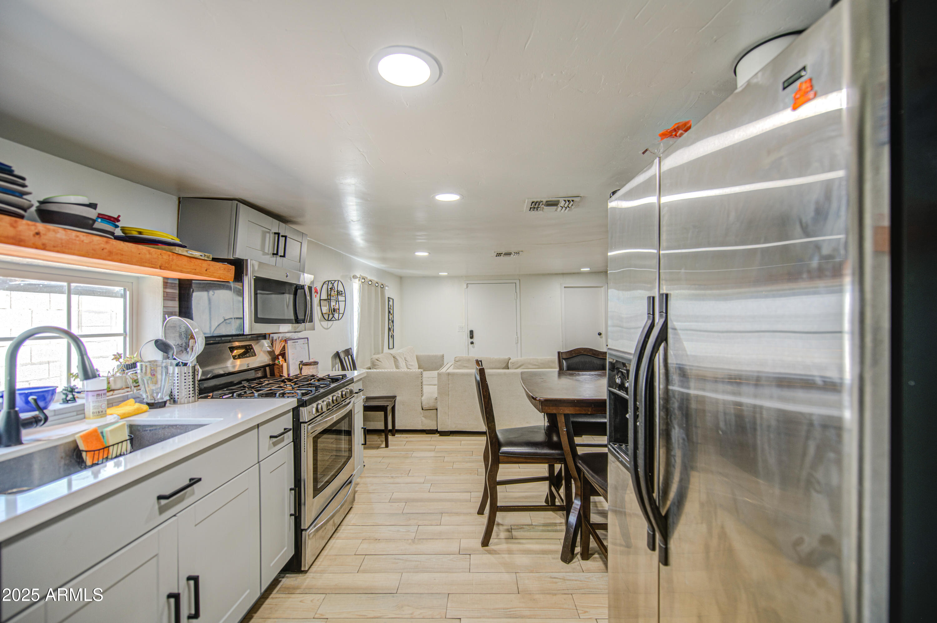 3648 W MORELAND Street