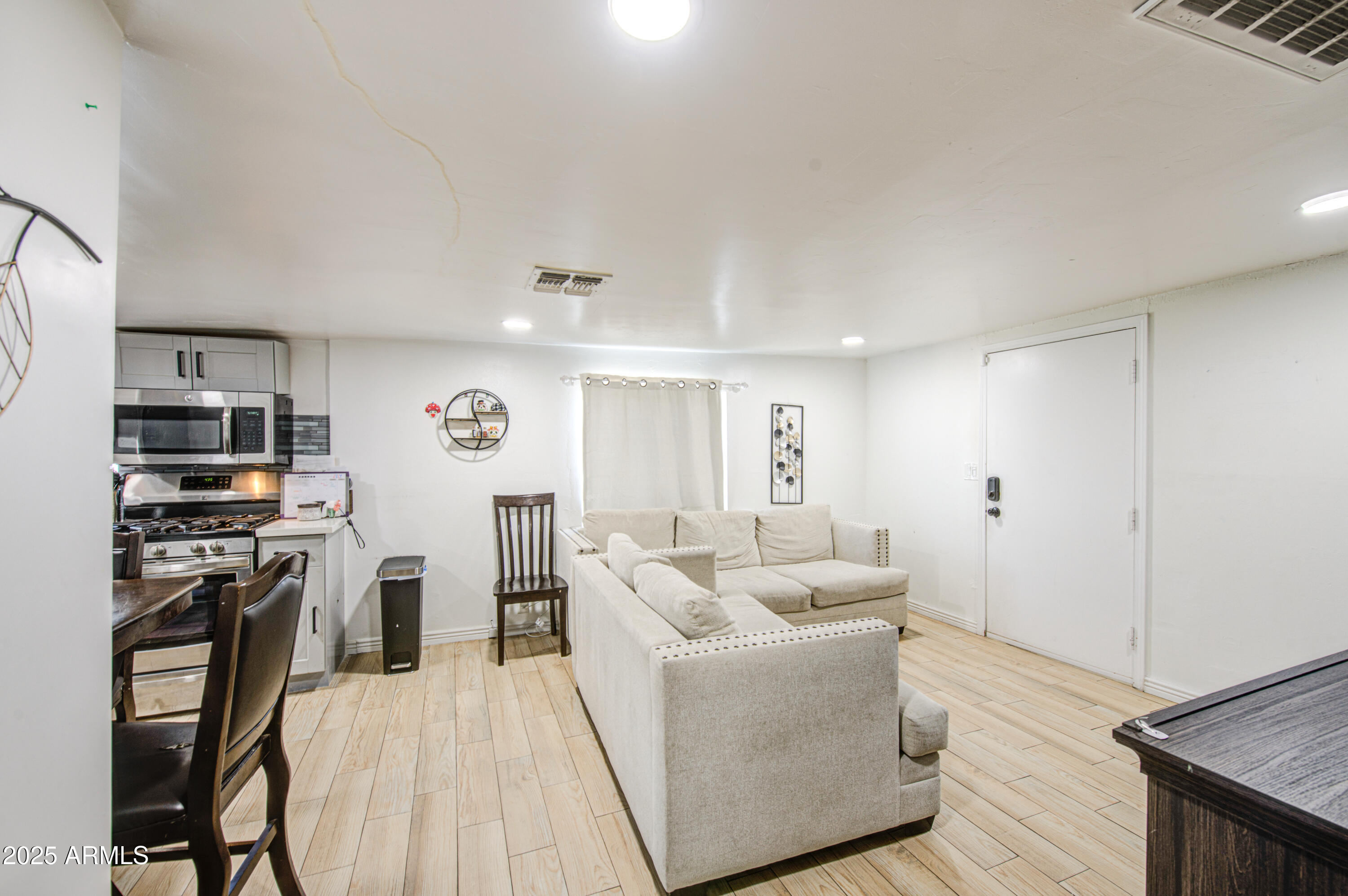 3648 W MORELAND Street