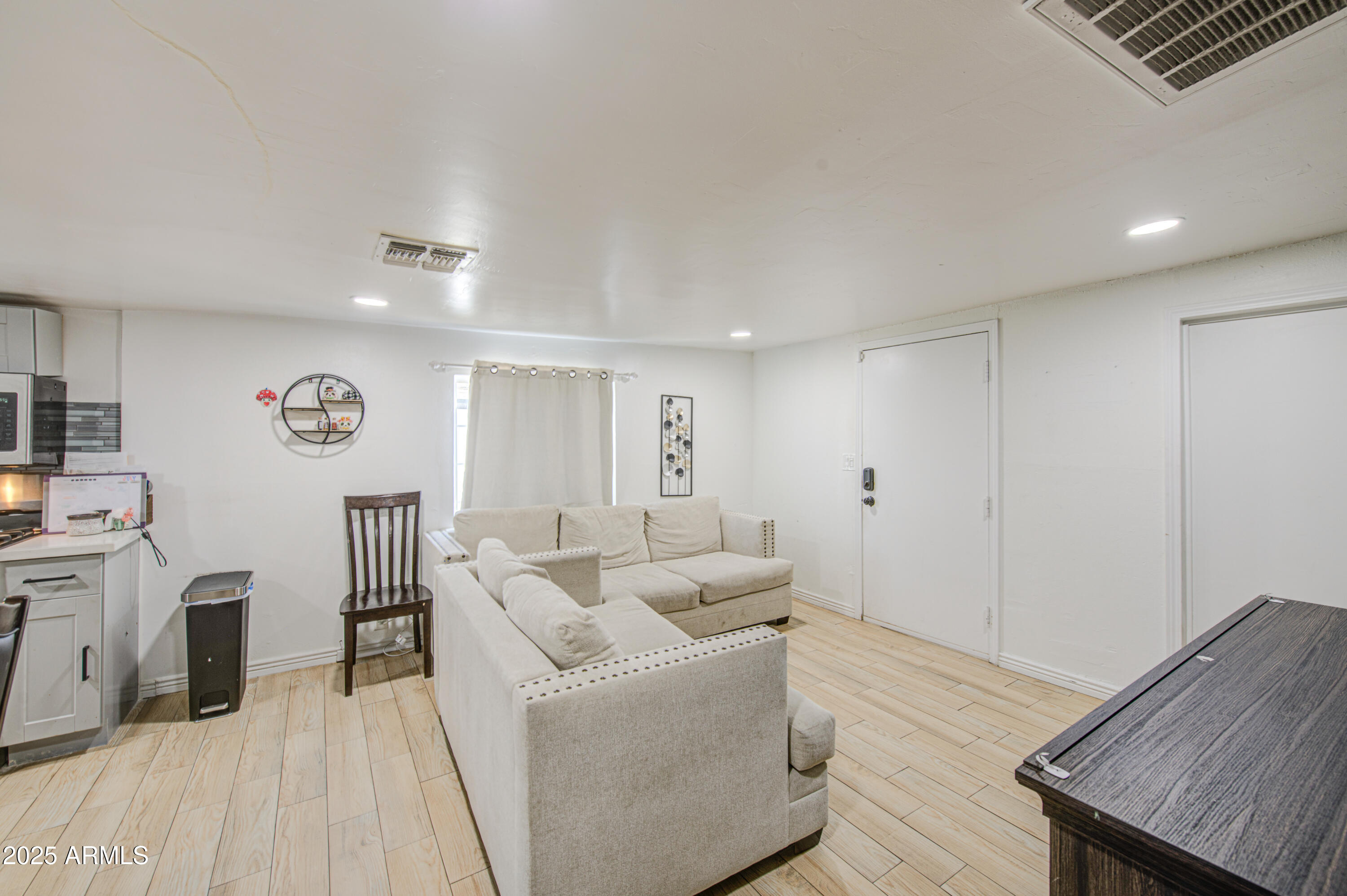 3648 W MORELAND Street