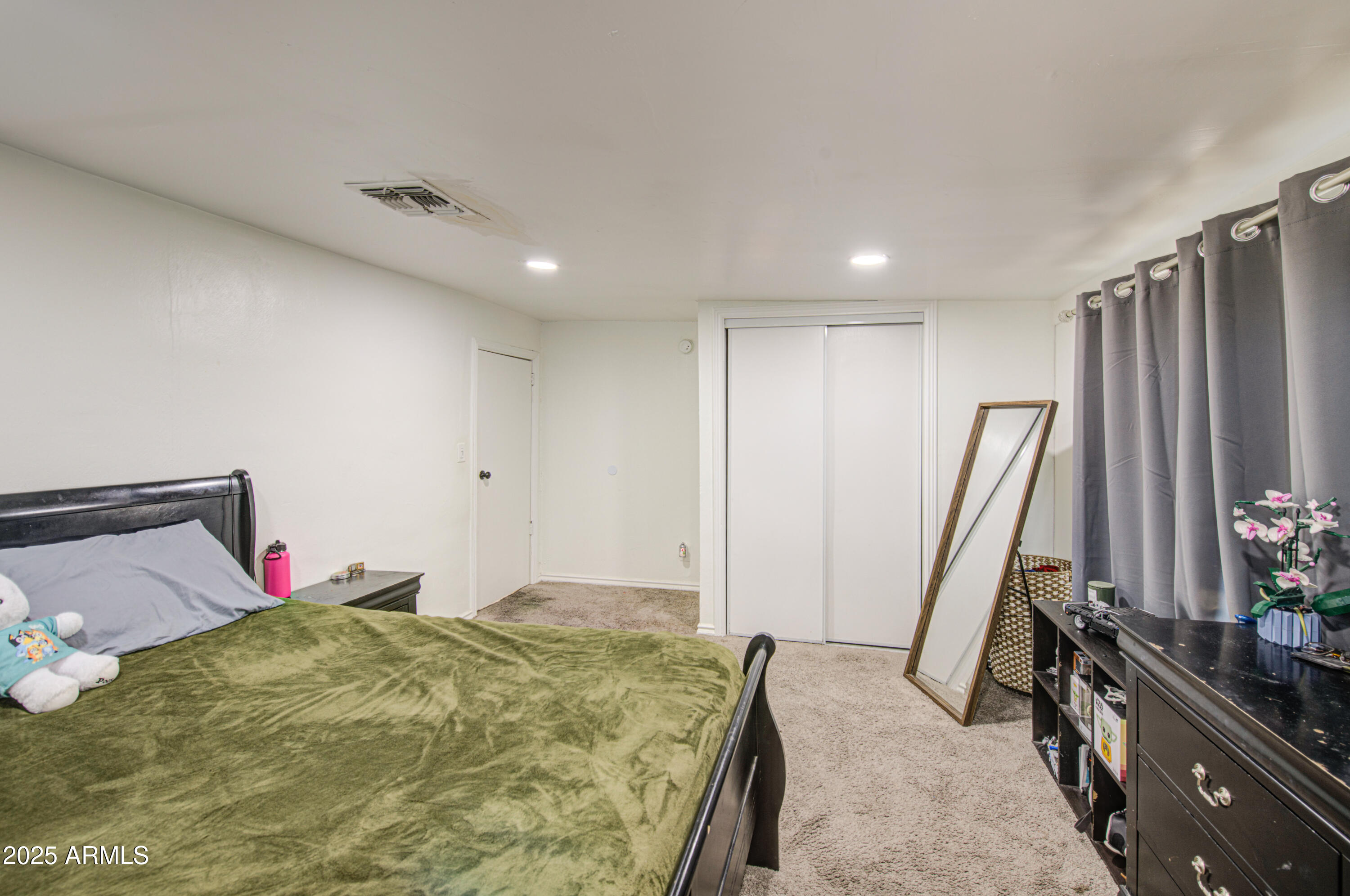 3648 W MORELAND Street