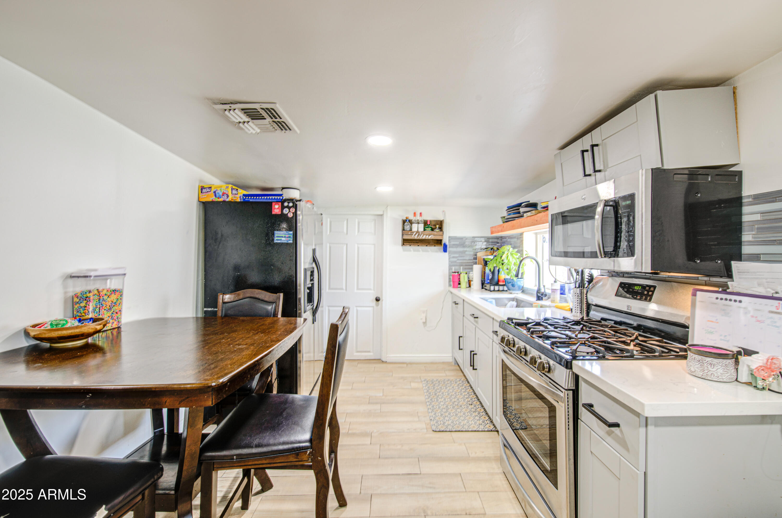 3648 W MORELAND Street