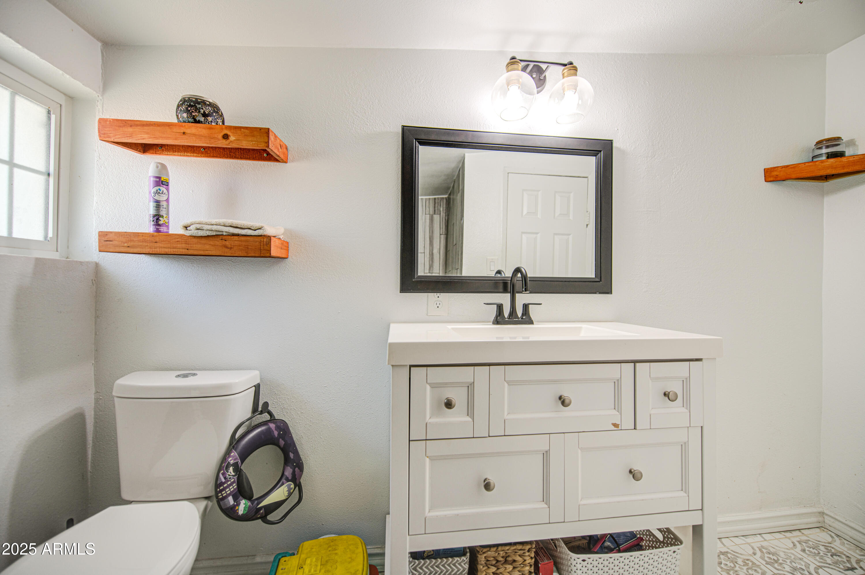 3648 W MORELAND Street