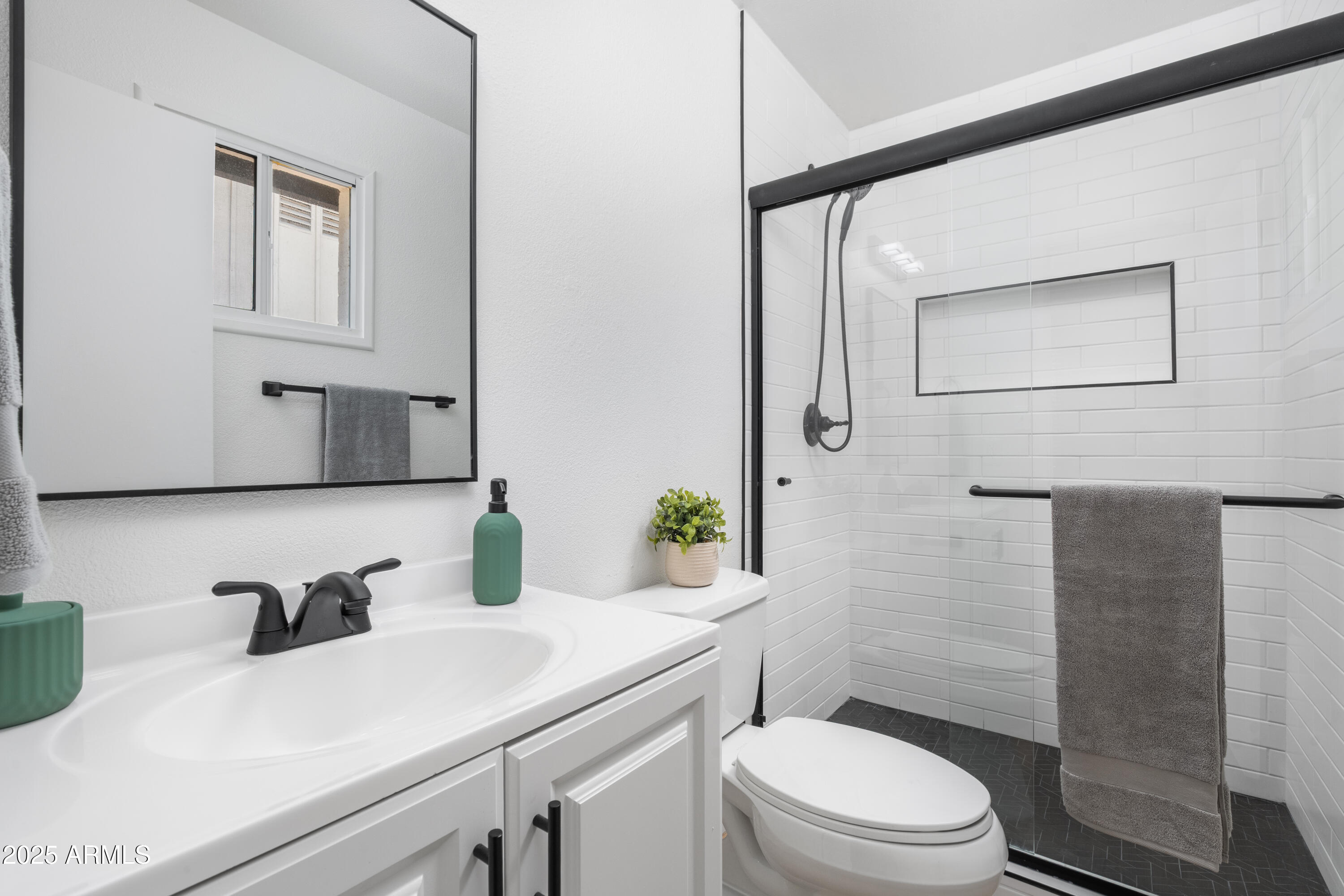 414 W SANTA CRUZ Drive
