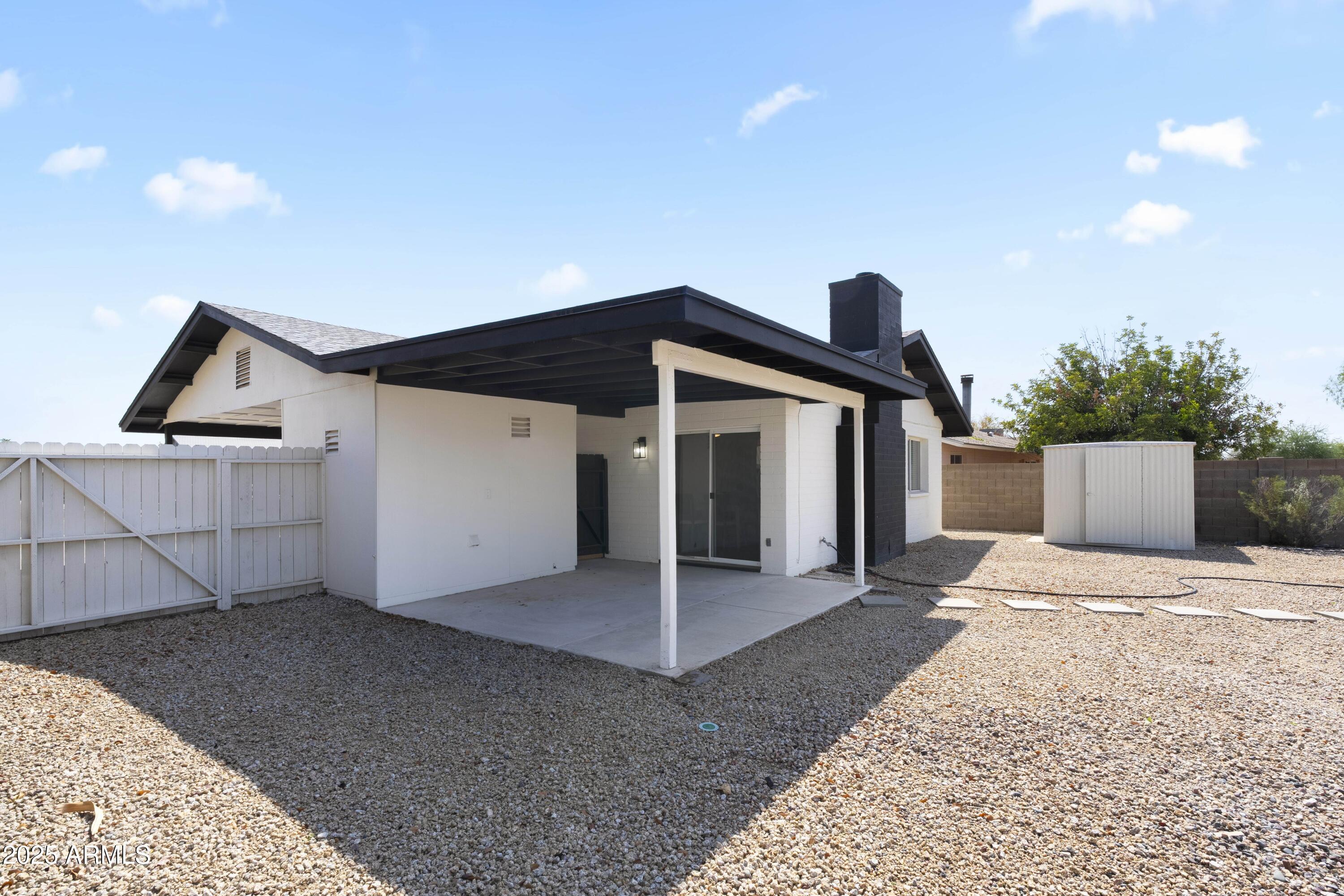 414 W SANTA CRUZ Drive