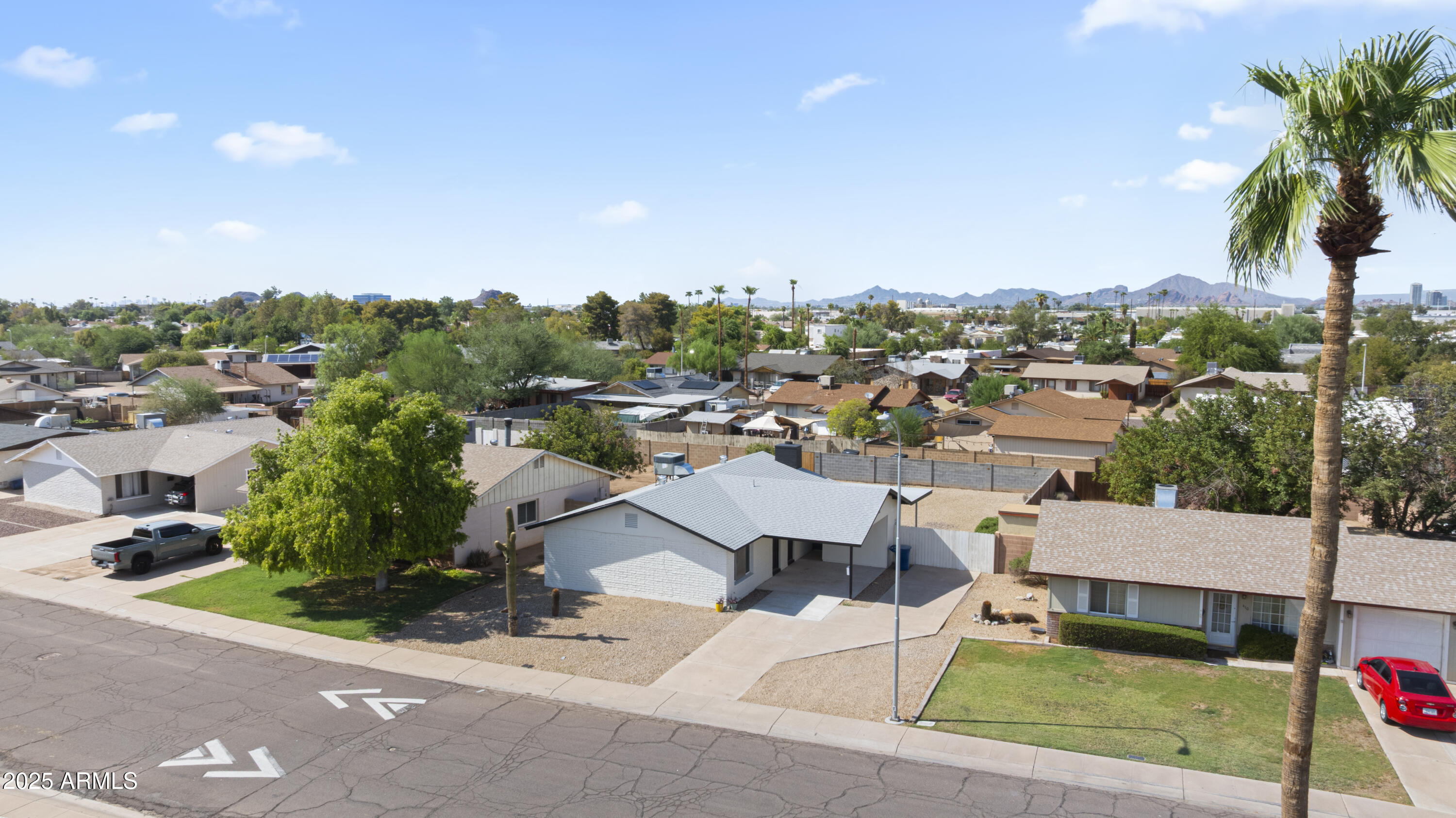 414 W SANTA CRUZ Drive