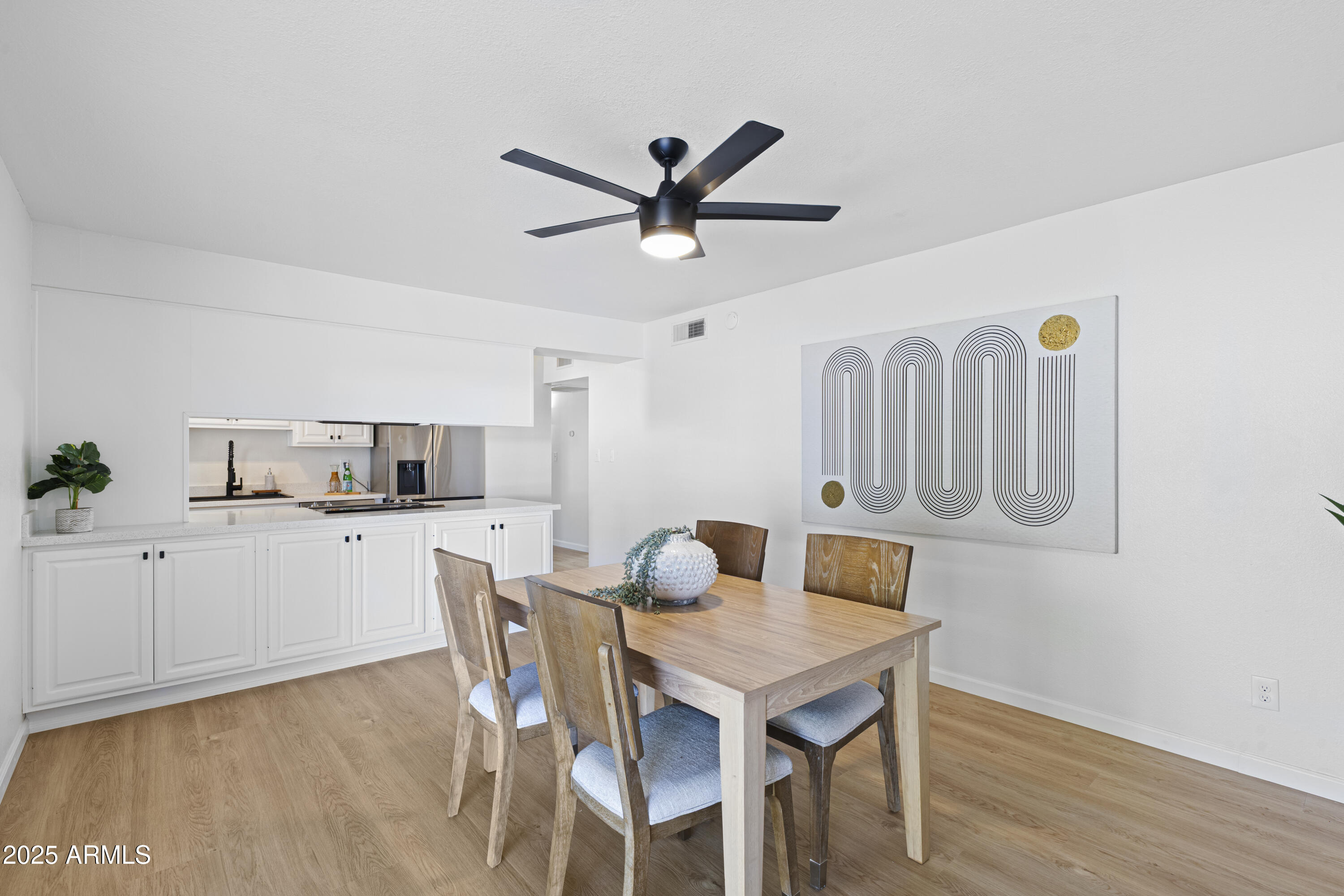 414 W SANTA CRUZ Drive