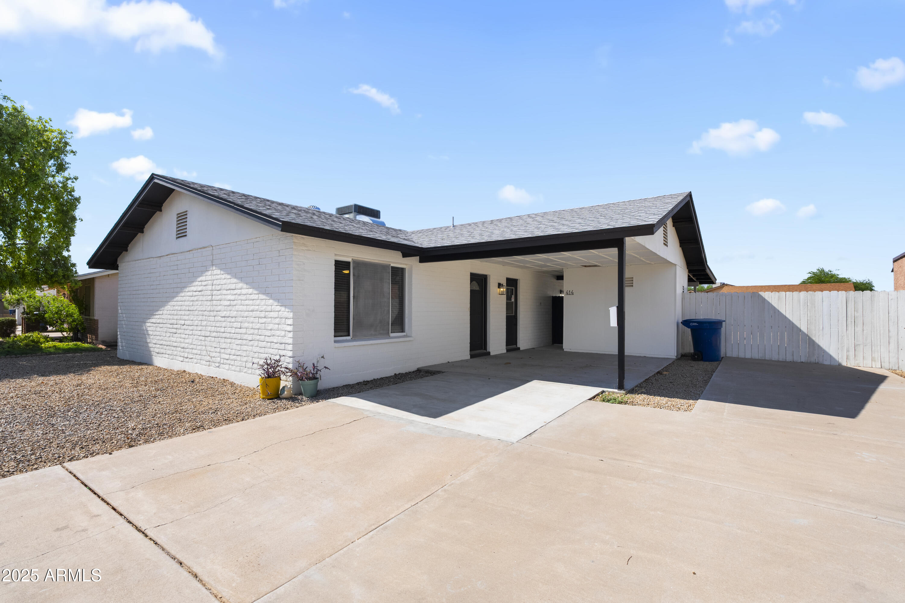 414 W SANTA CRUZ Drive
