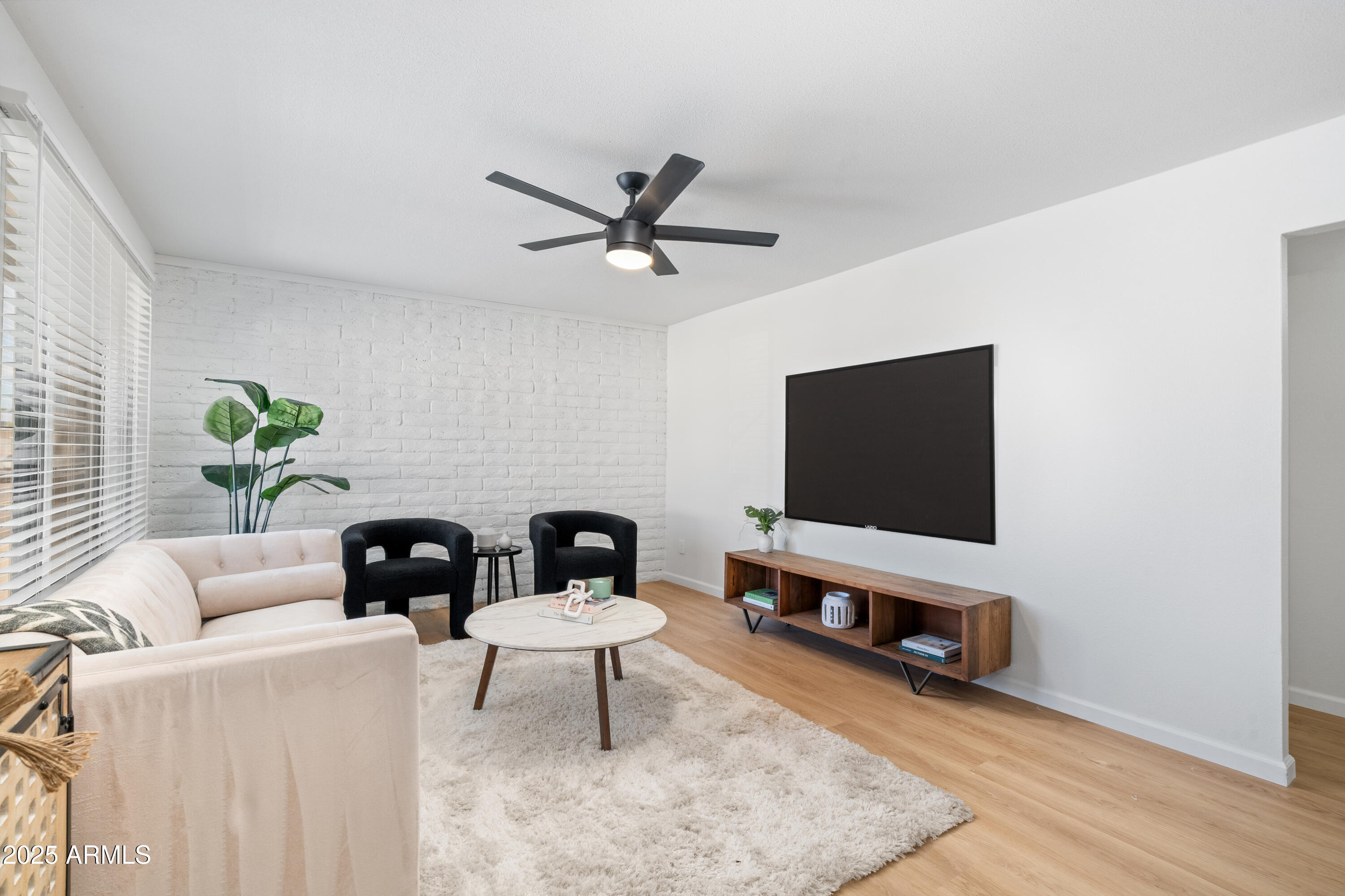 414 W SANTA CRUZ Drive