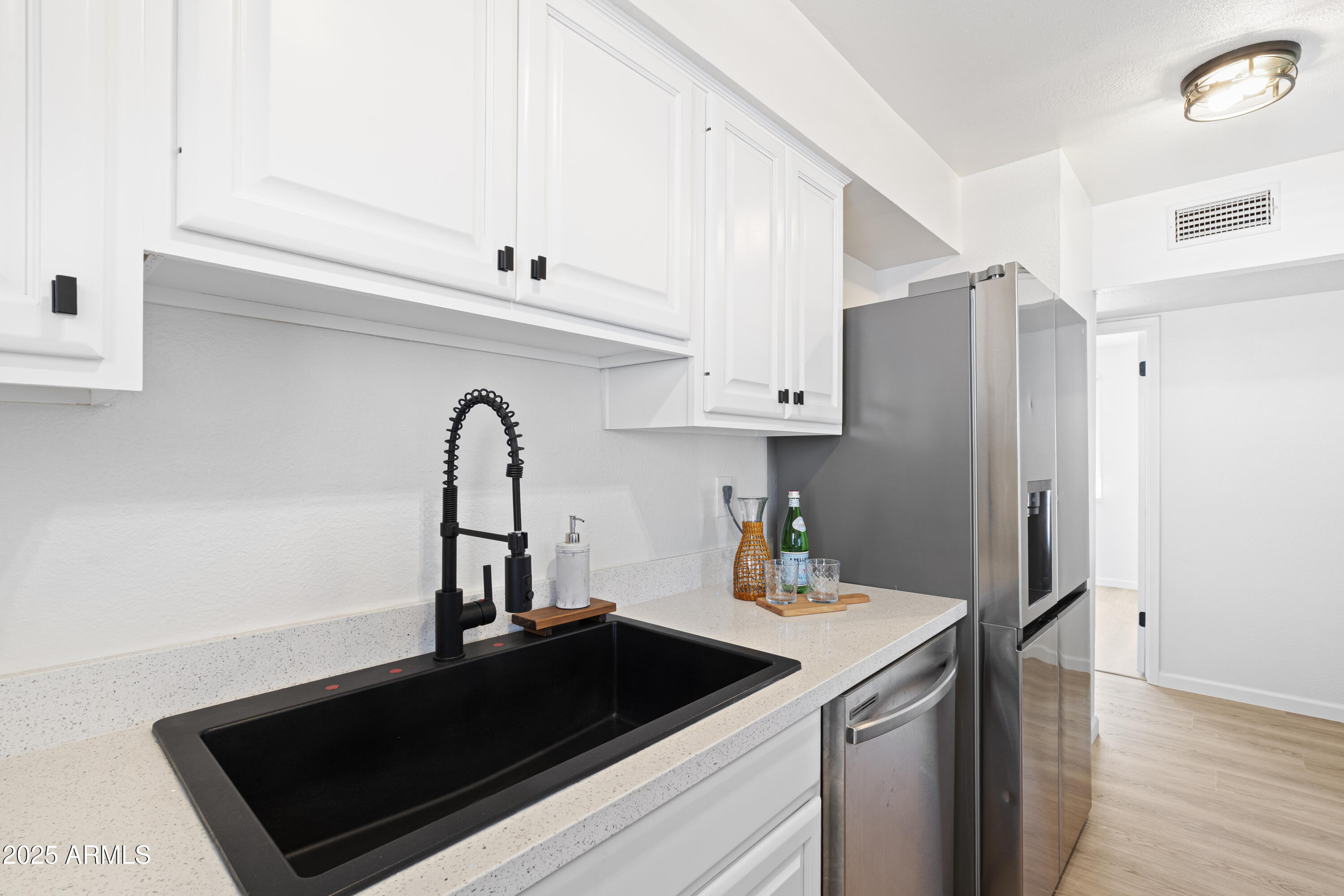 414 W SANTA CRUZ Drive