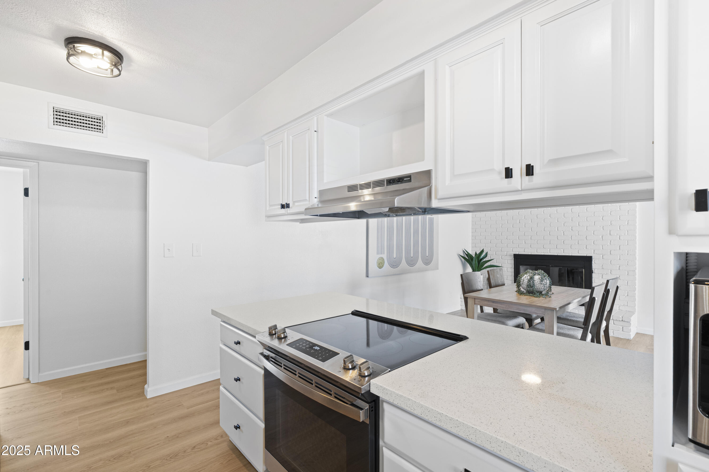 414 W SANTA CRUZ Drive