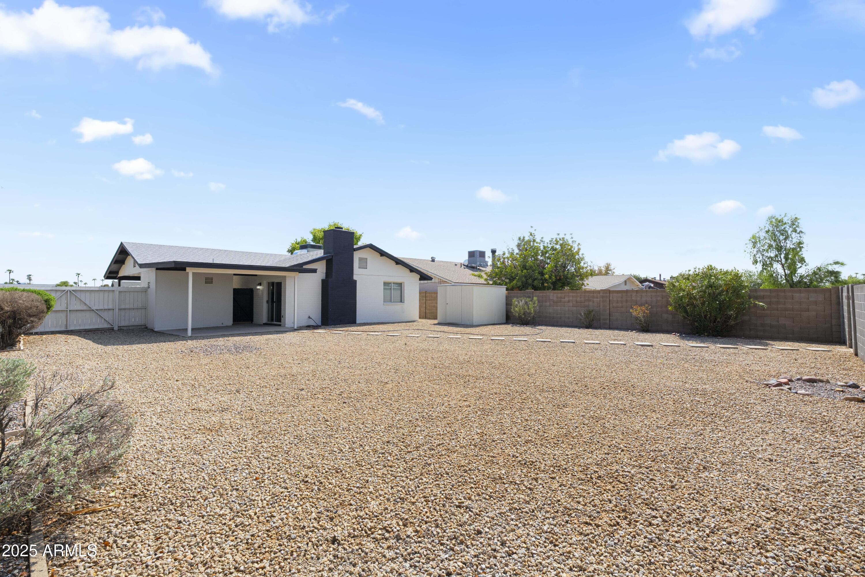 414 W SANTA CRUZ Drive