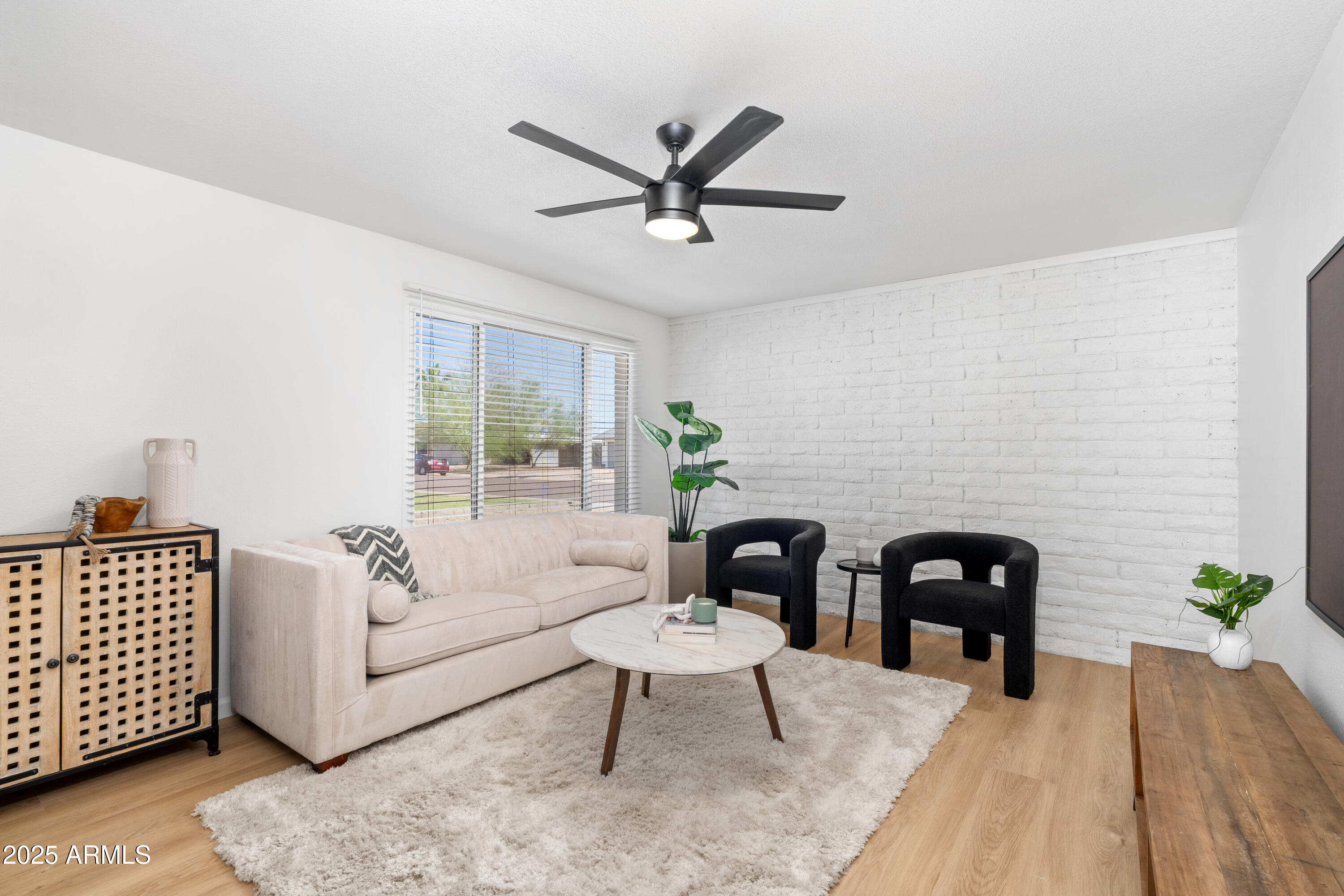 414 W SANTA CRUZ Drive