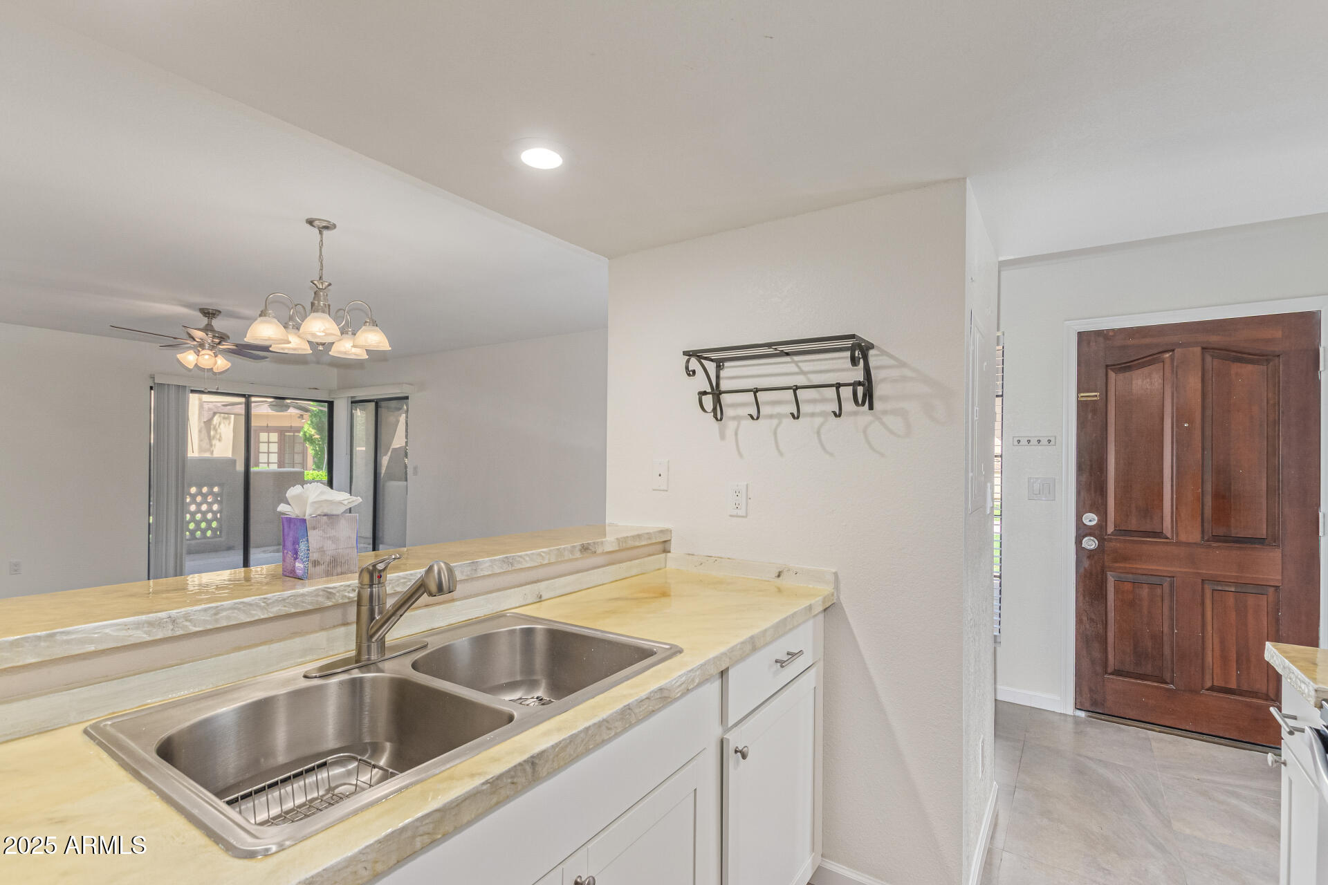 1351 N PLEASANT Drive, 1016