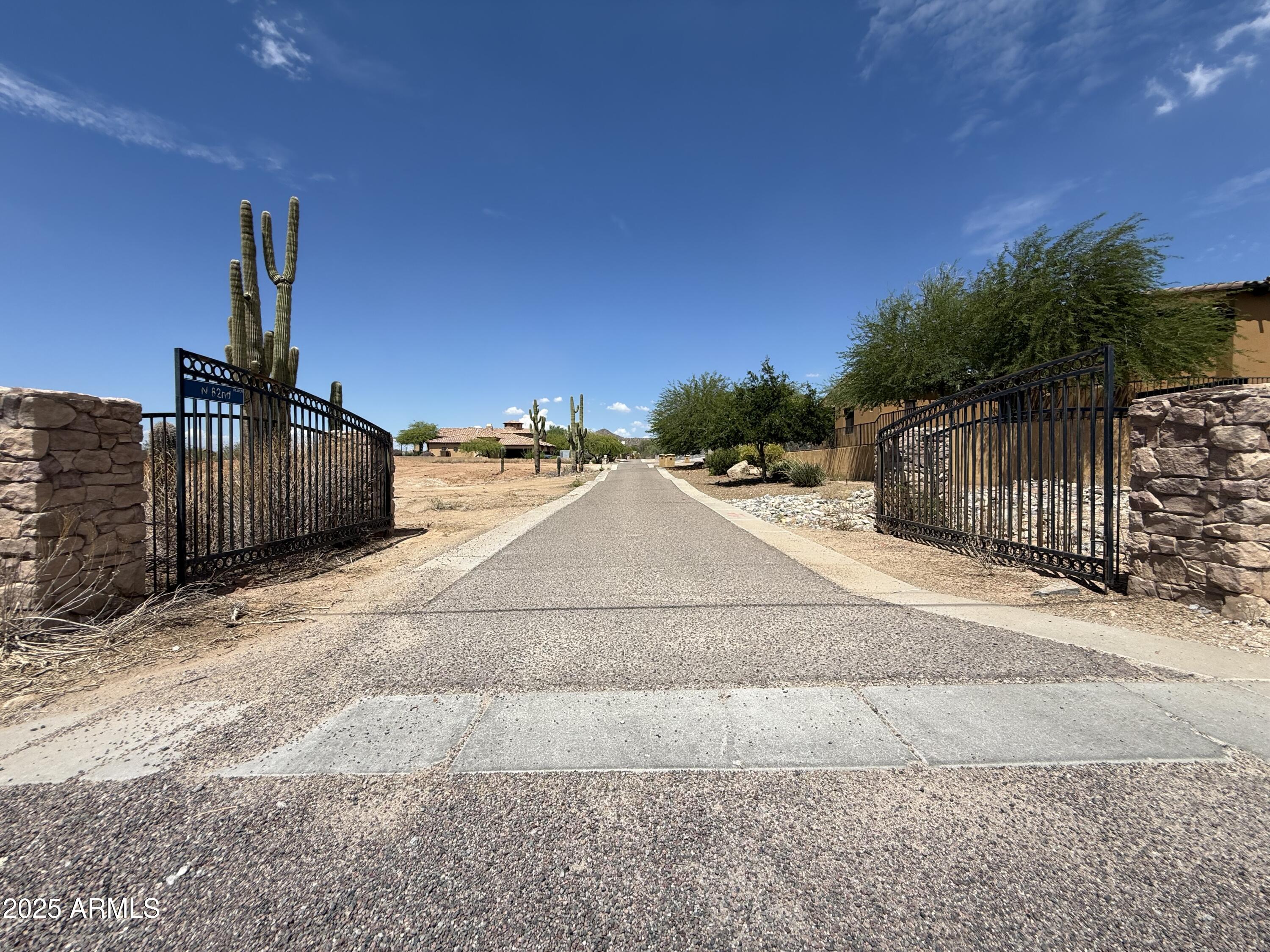 8404 N 82nd Place, -