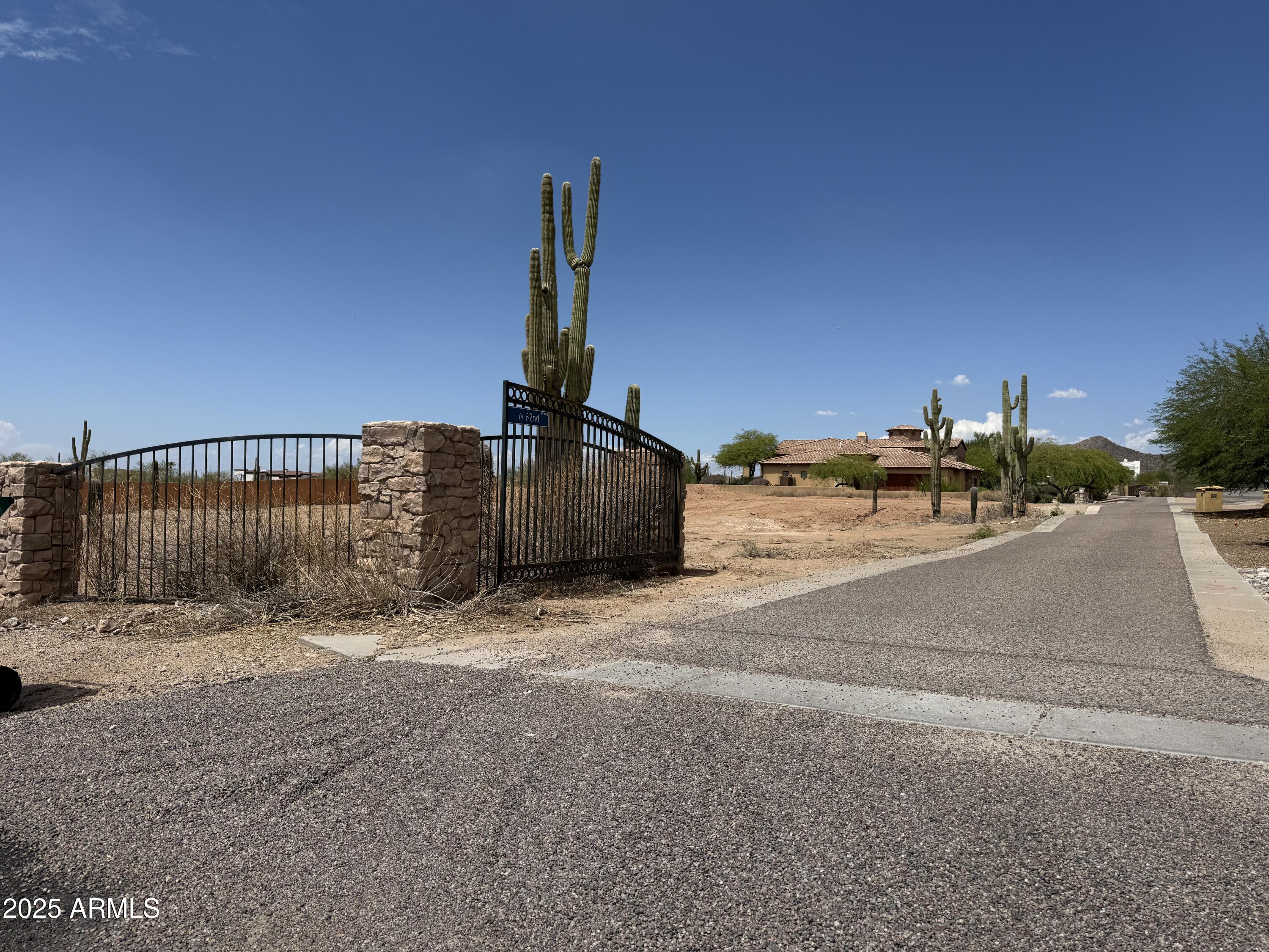 8404 N 82nd Place, -