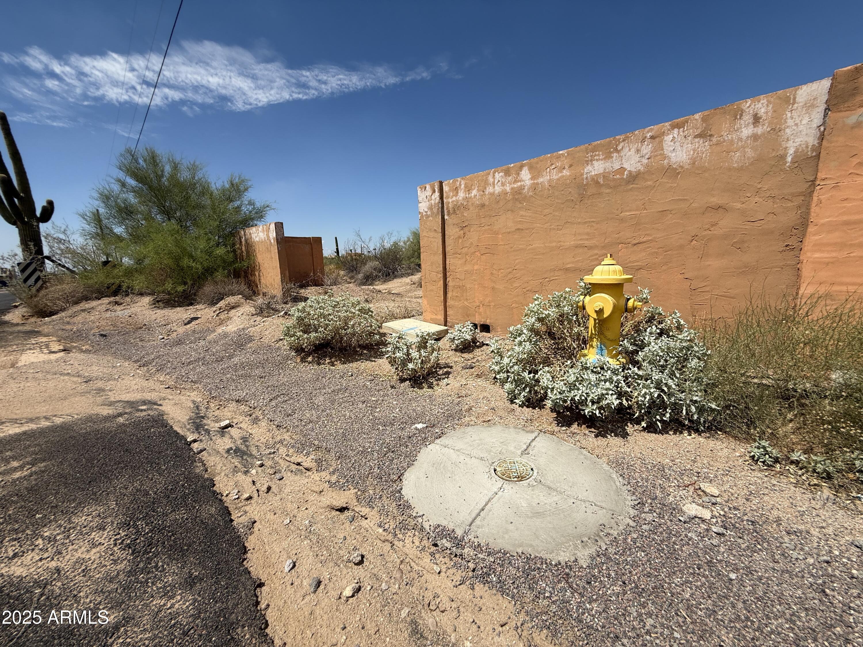 8404 N 82nd Place, -