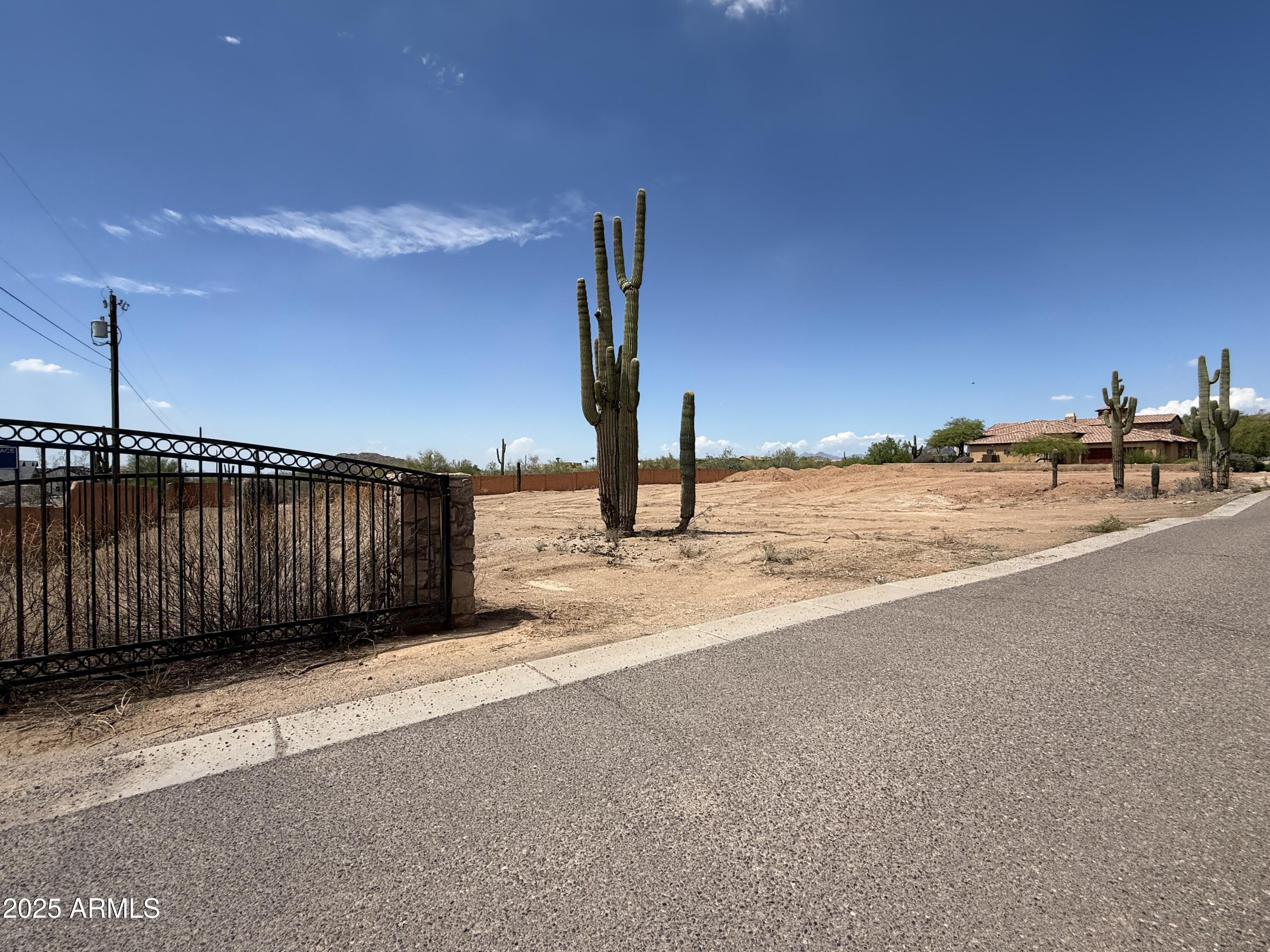 8404 N 82nd Place, -