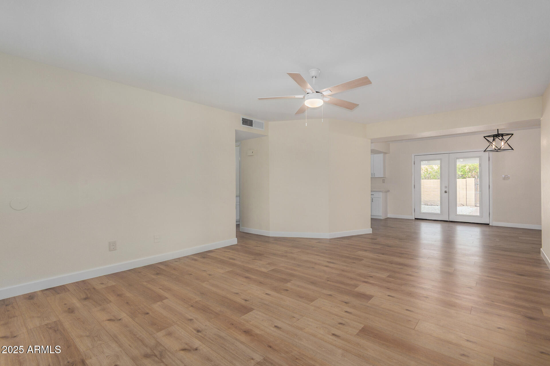 3622 W ALTADENA Avenue