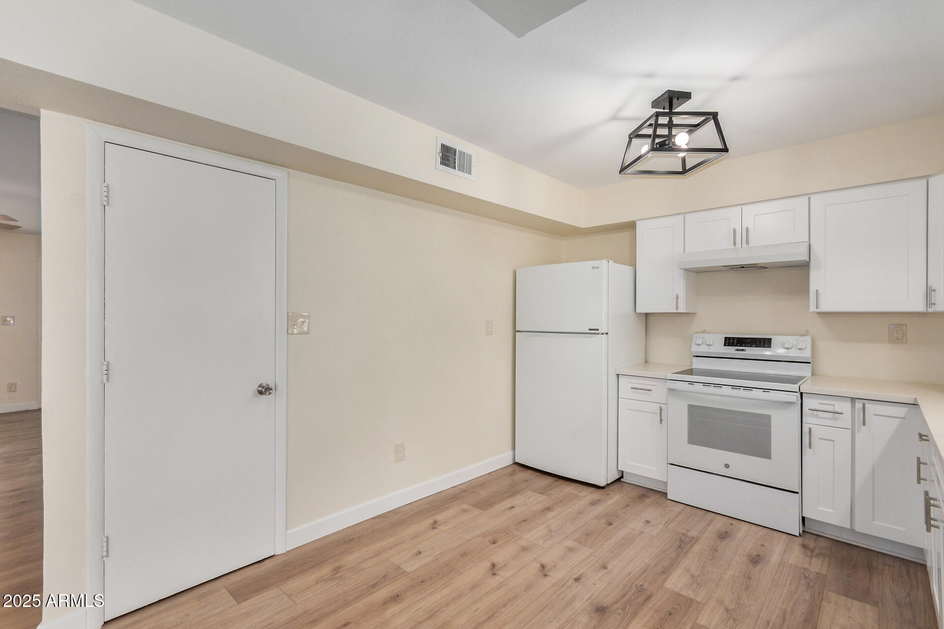 3622 W ALTADENA Avenue