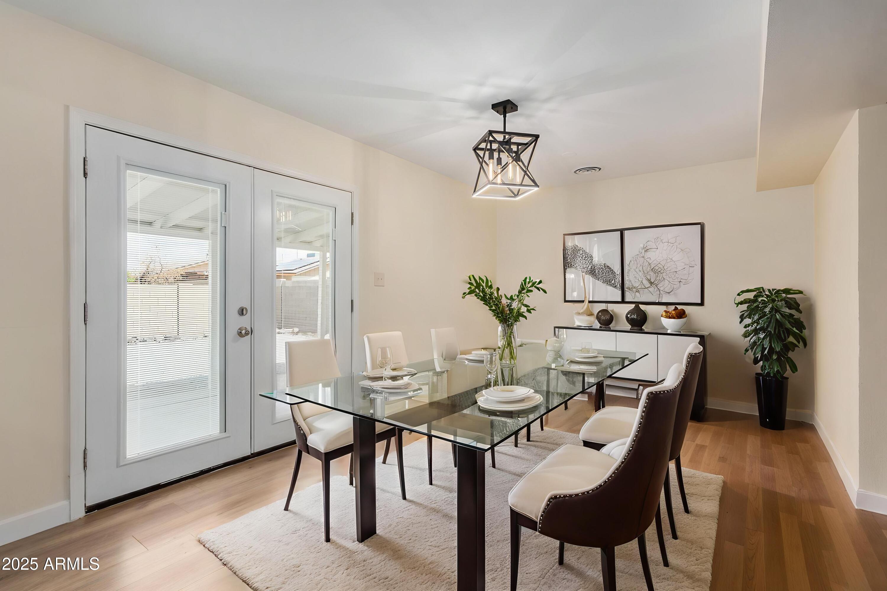 3622 W ALTADENA Avenue