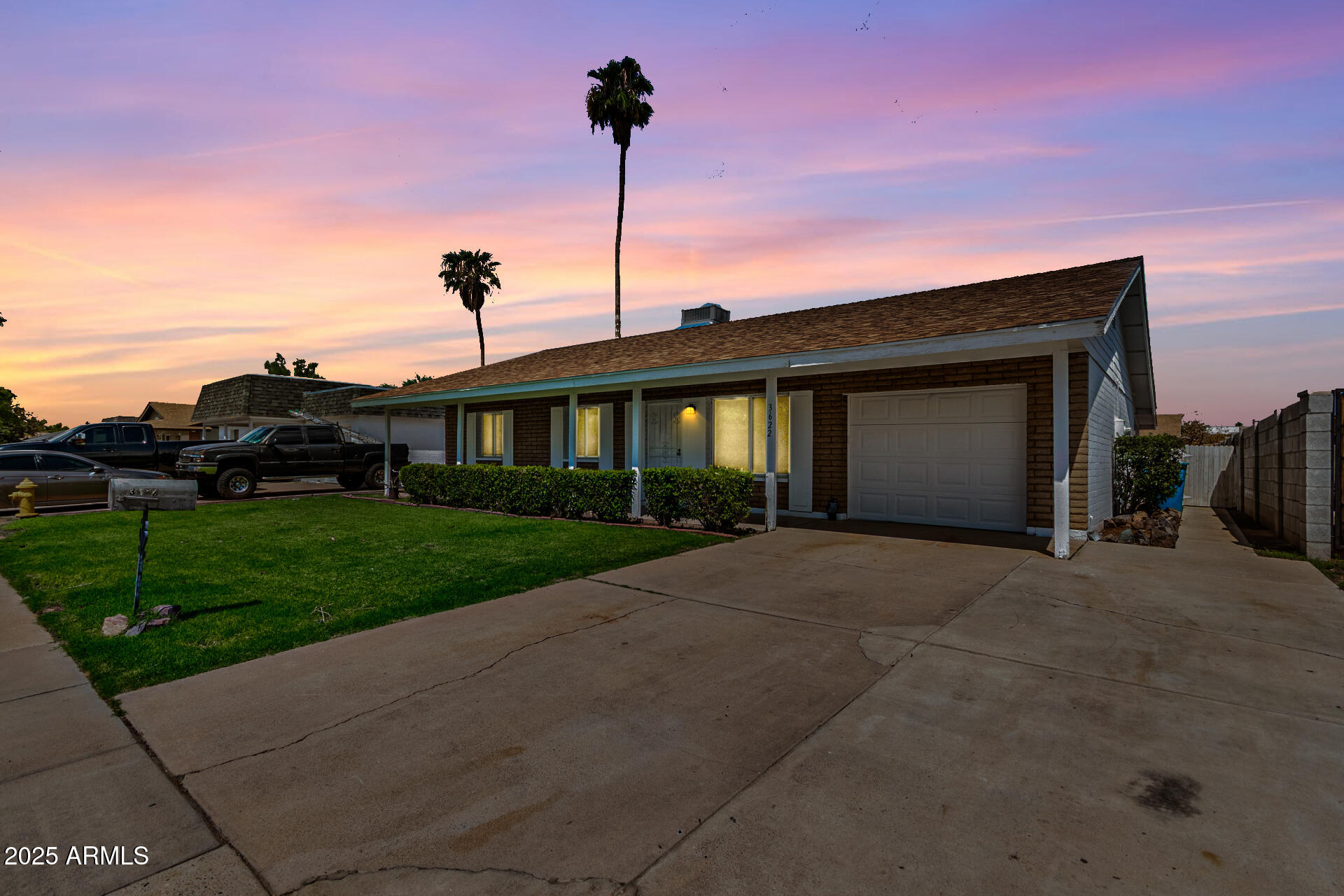 3622 W ALTADENA Avenue