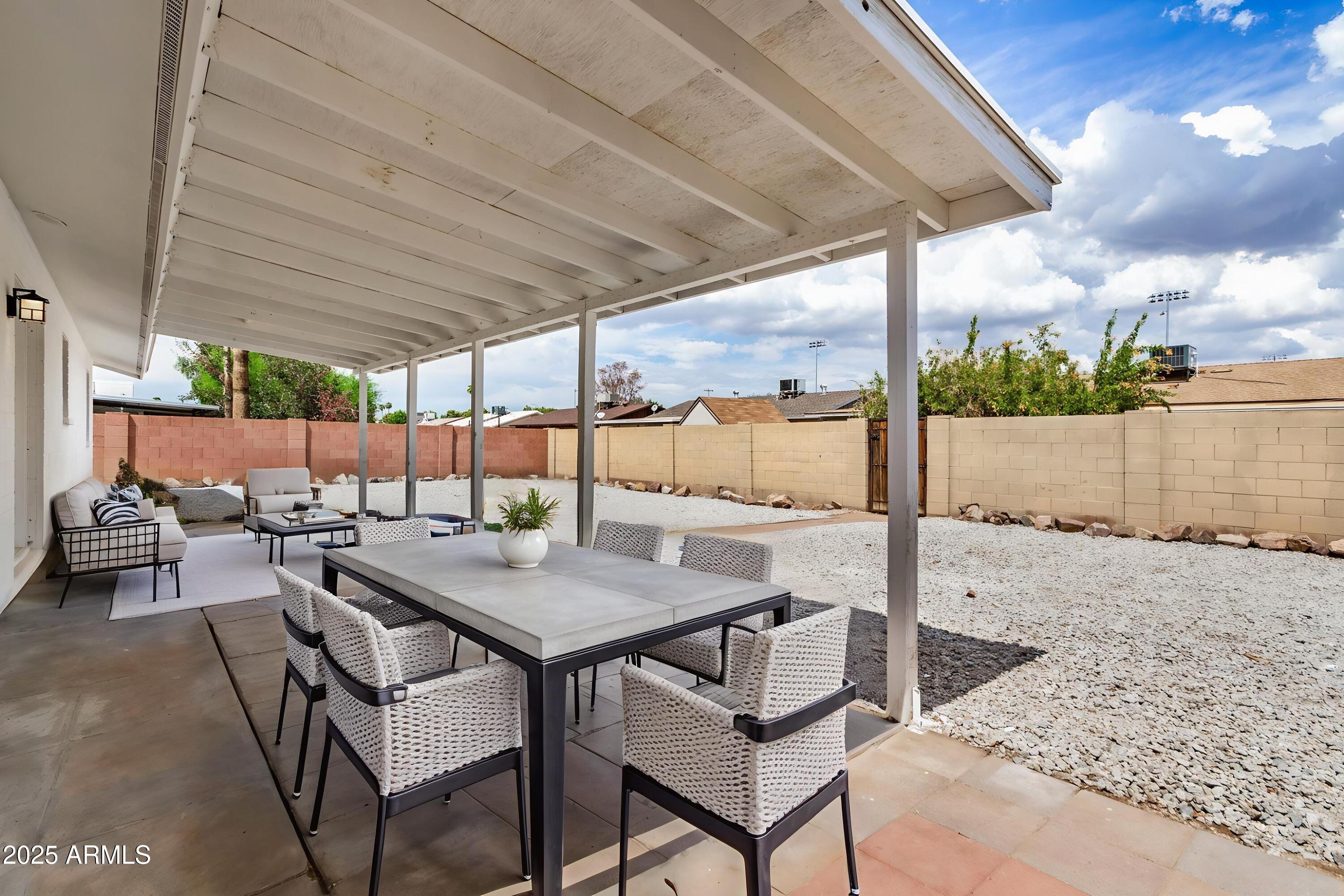 3622 W ALTADENA Avenue