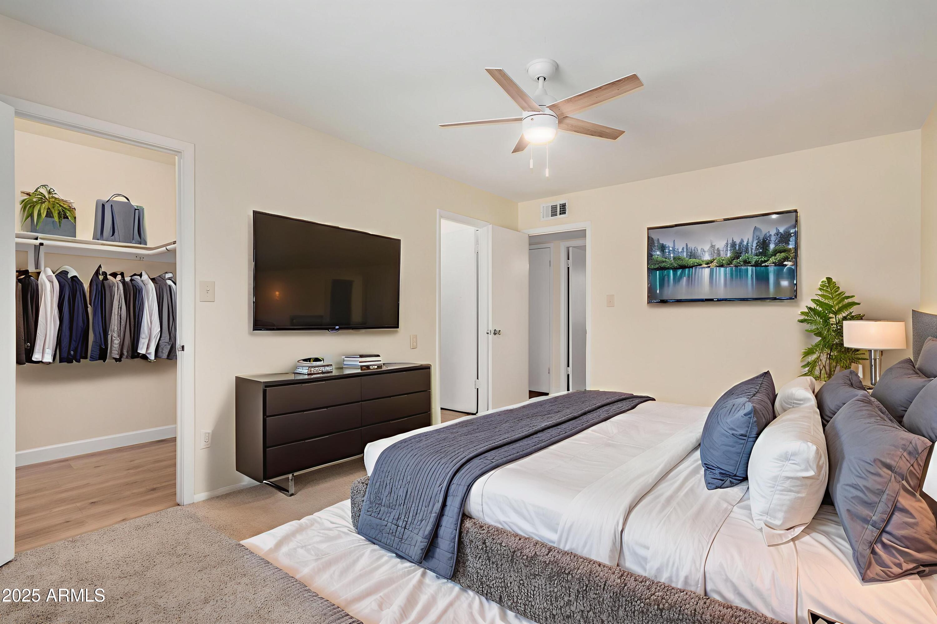 3622 W ALTADENA Avenue