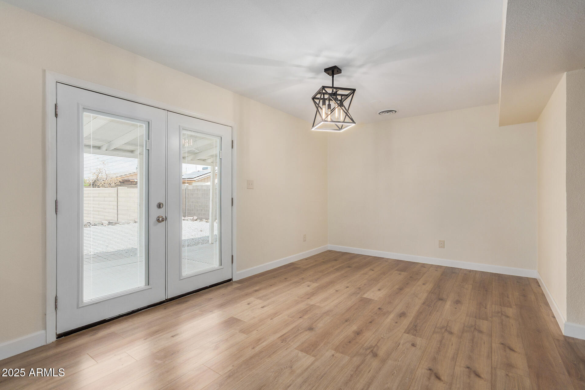 3622 W ALTADENA Avenue