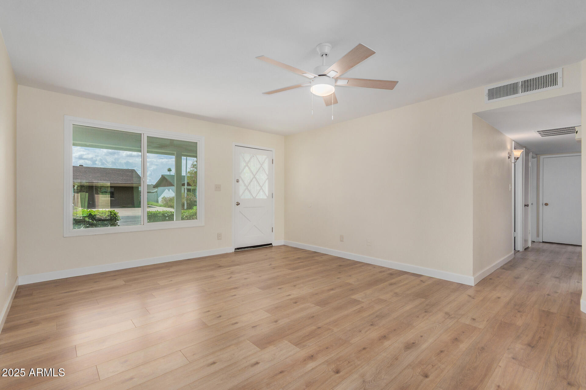 3622 W ALTADENA Avenue