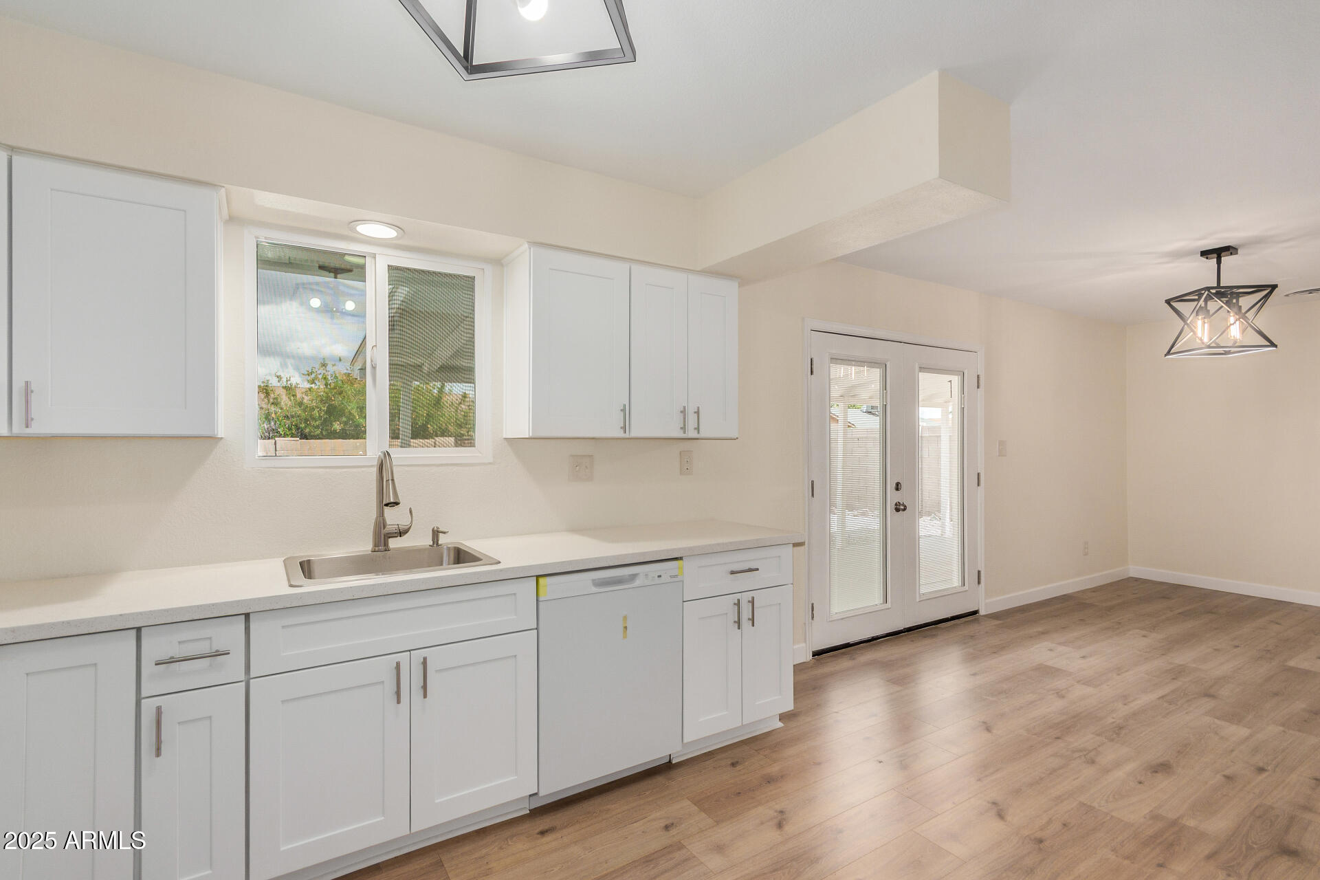 3622 W ALTADENA Avenue