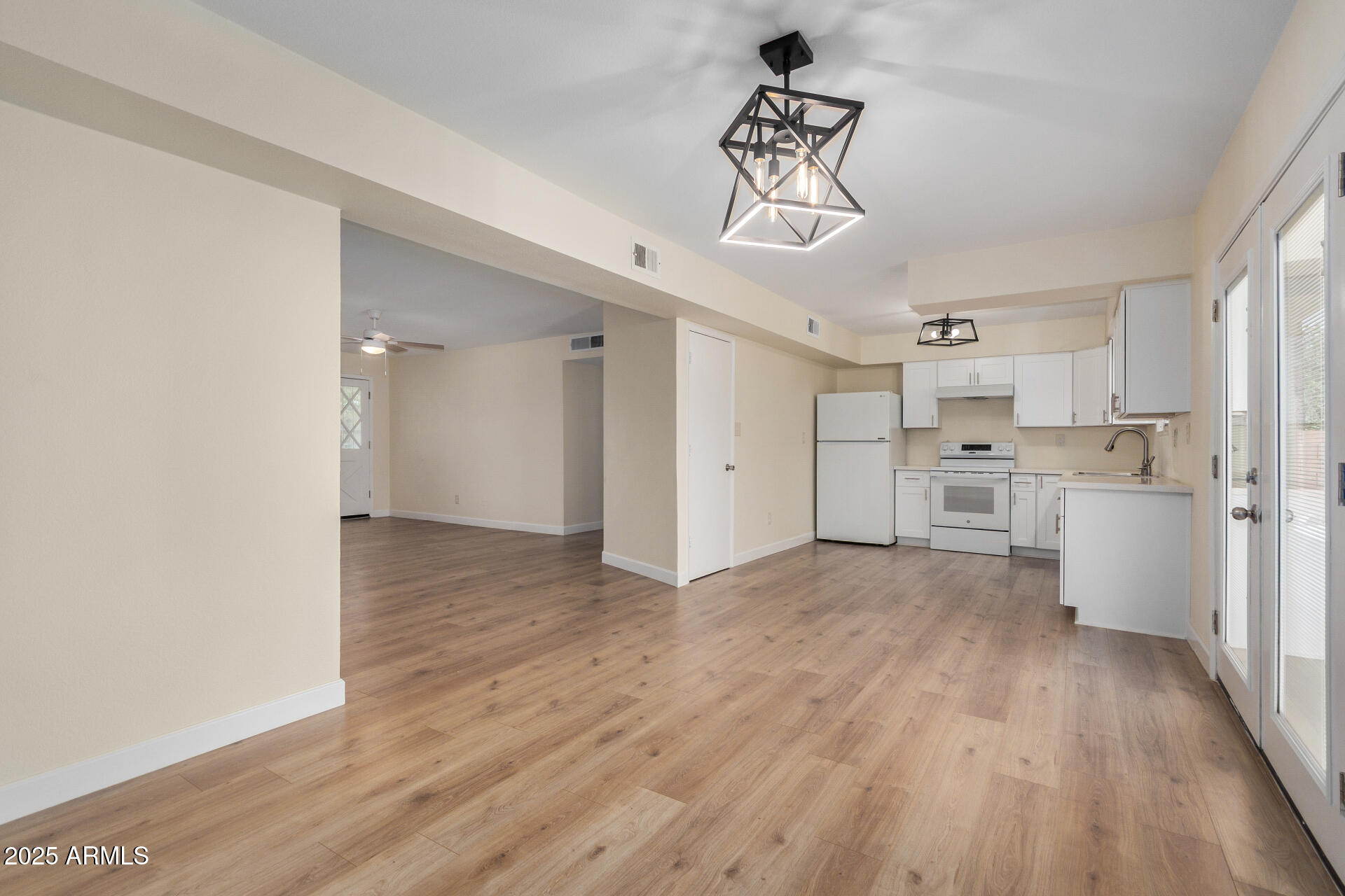 3622 W ALTADENA Avenue