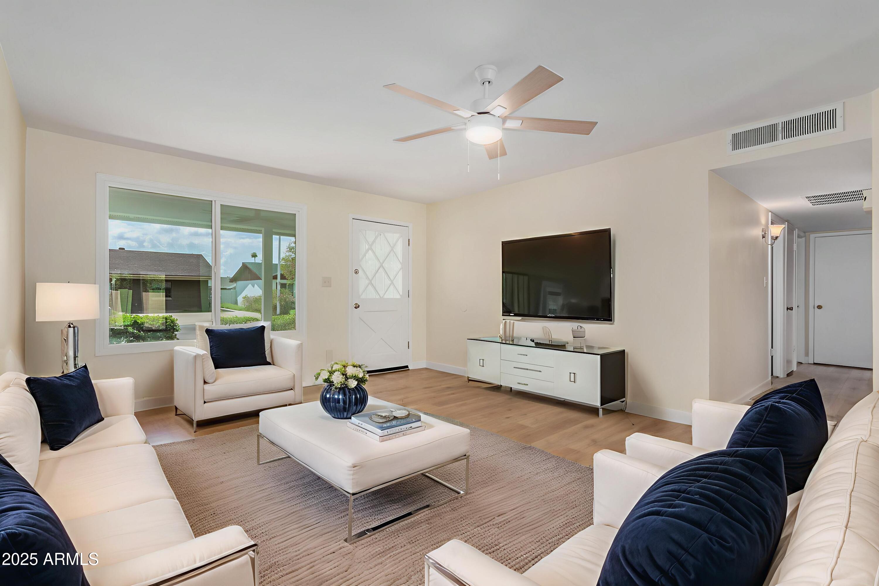 3622 W ALTADENA Avenue