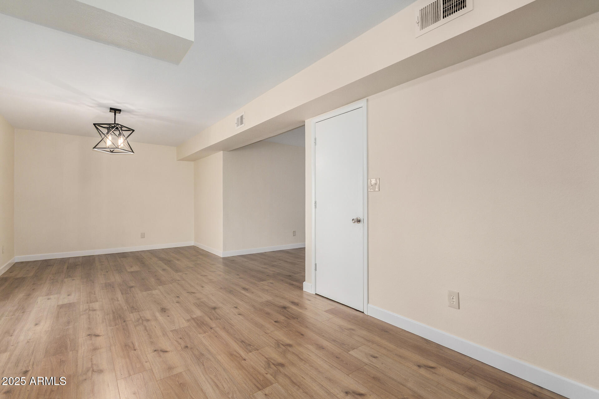 3622 W ALTADENA Avenue