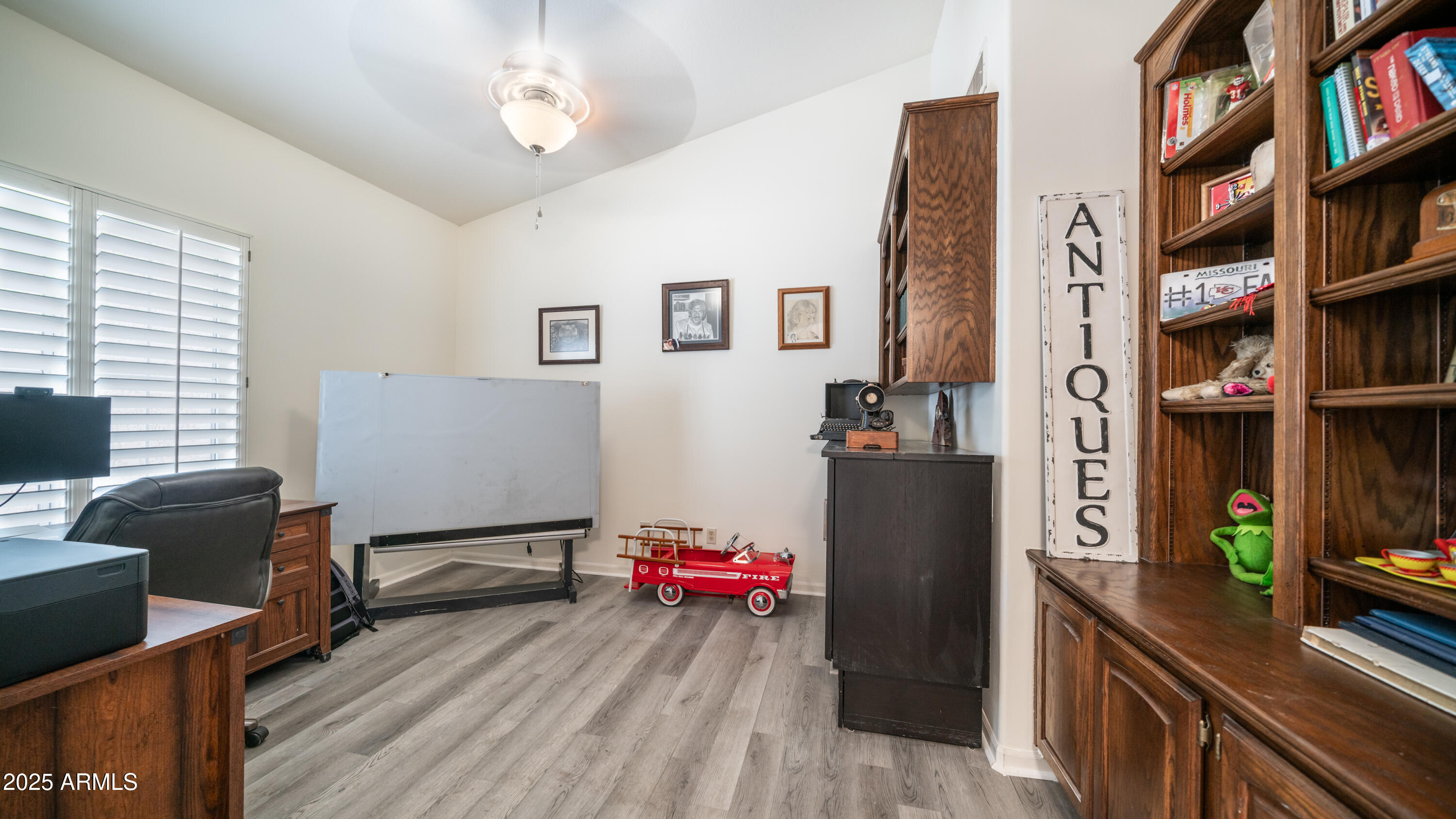 10533 E NACOMA Drive