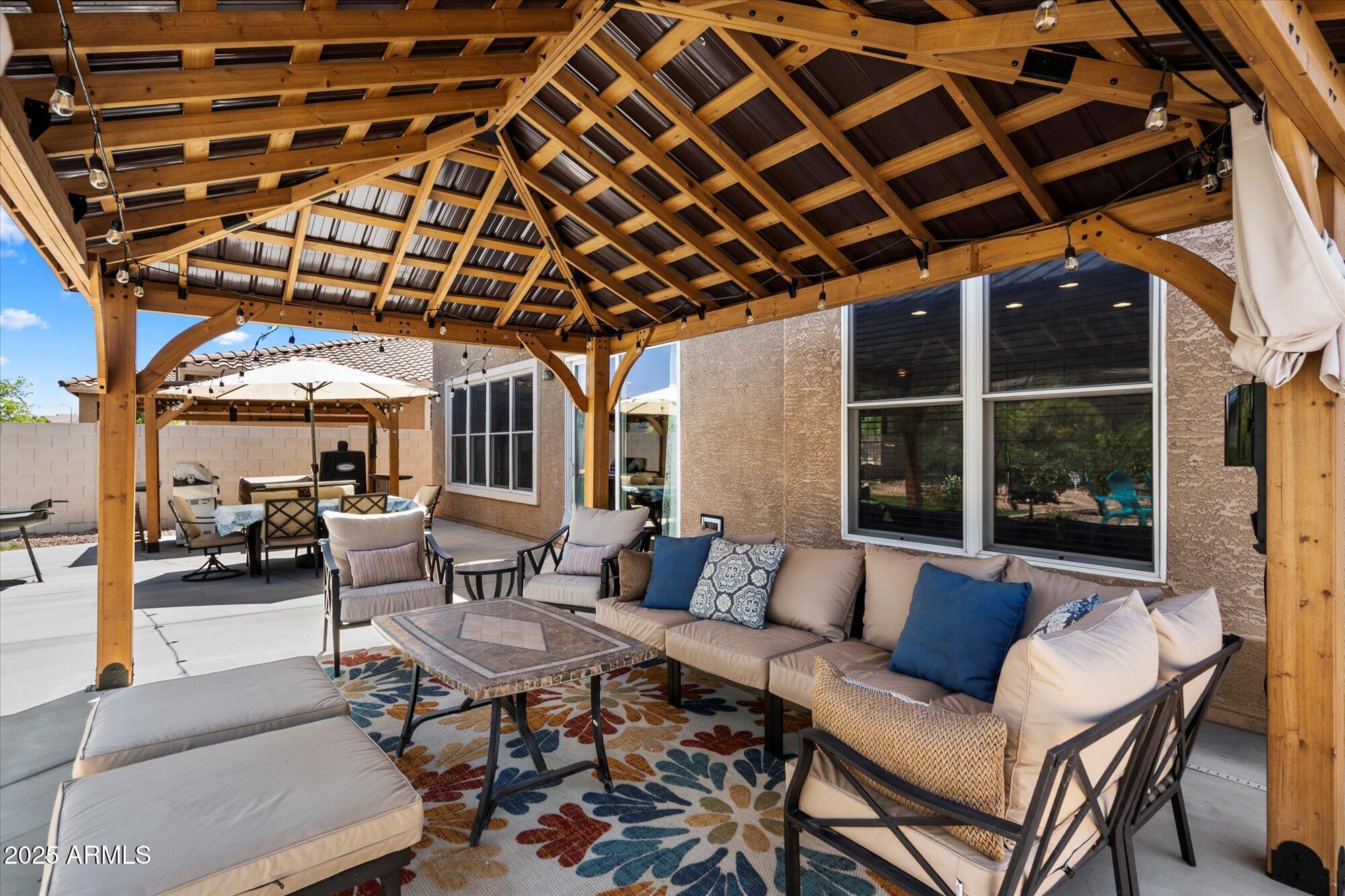 2204 E BOWKER Street