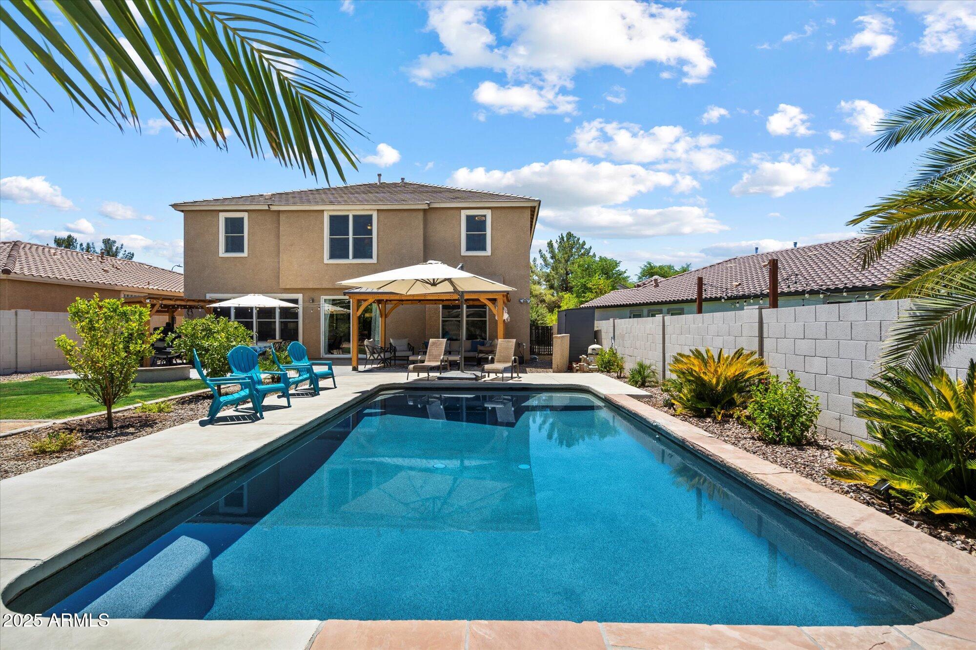 2204 E BOWKER Street