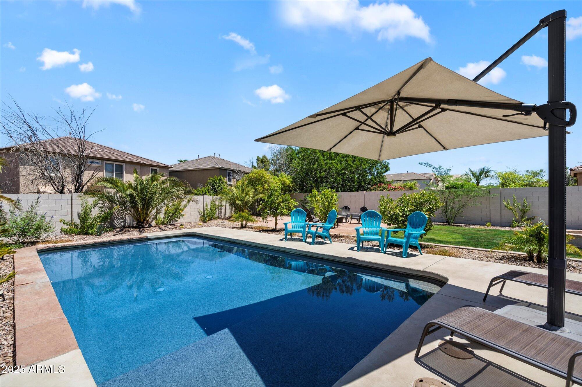 2204 E BOWKER Street