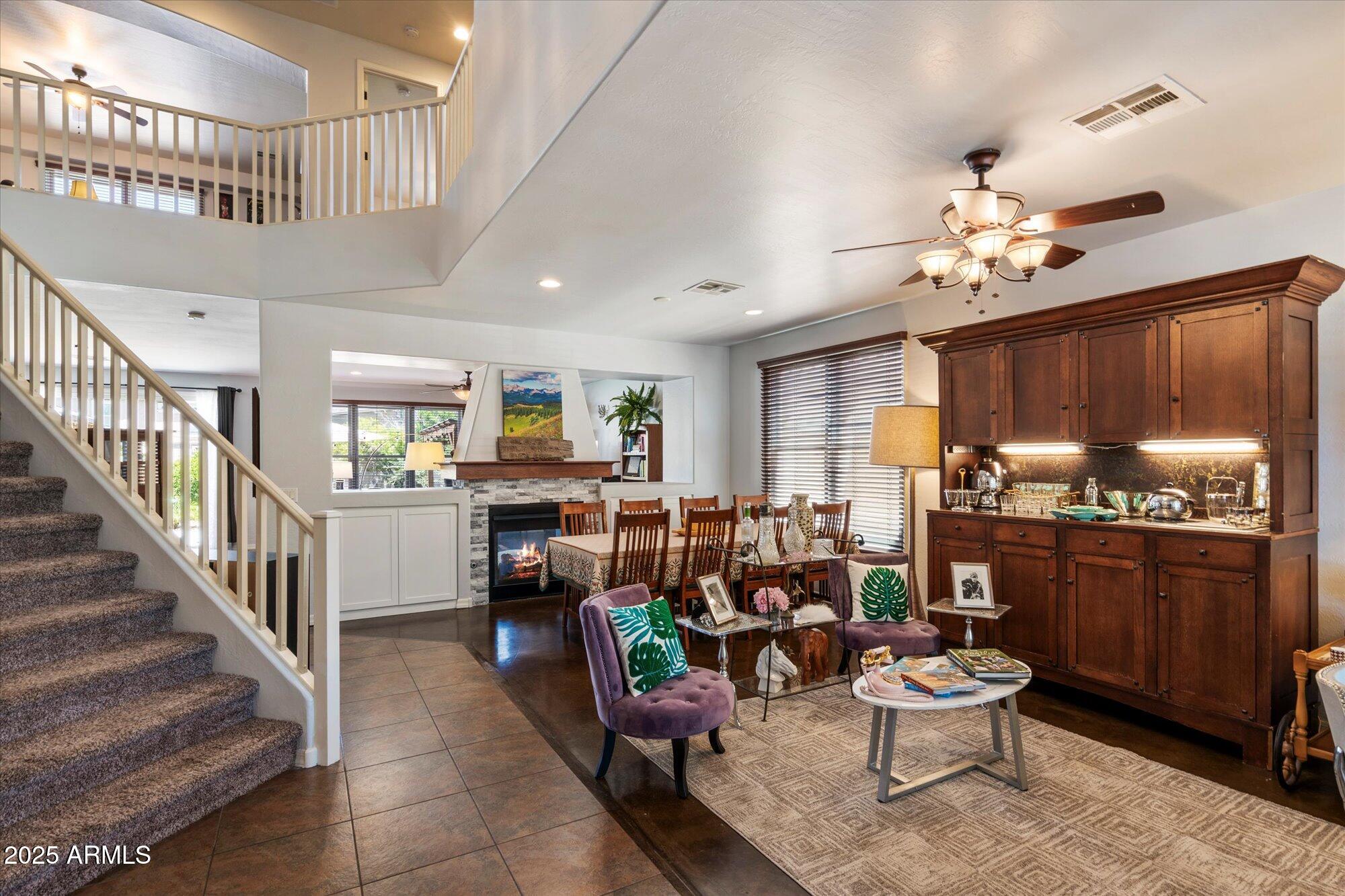 2204 E BOWKER Street