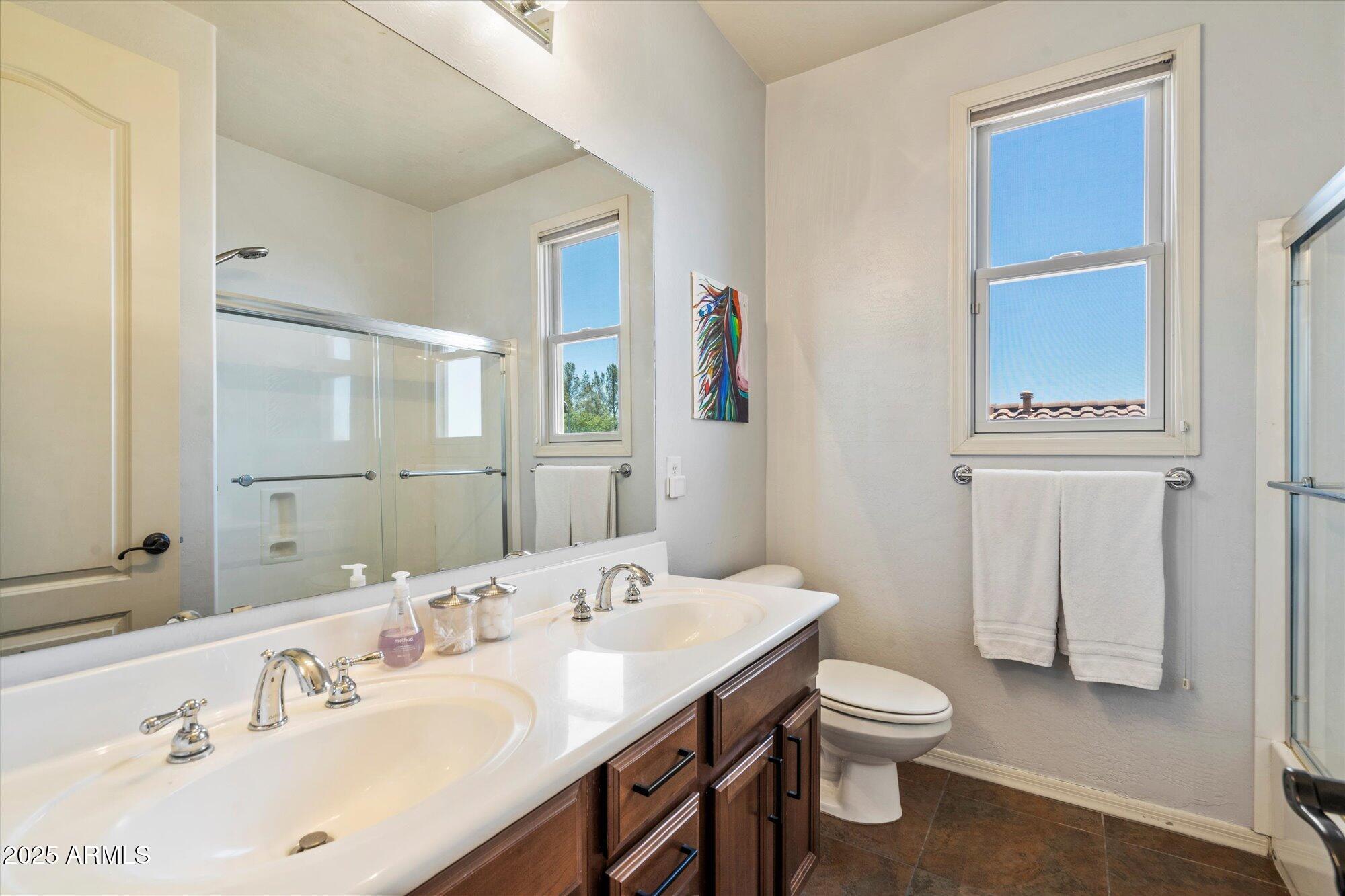 2204 E BOWKER Street