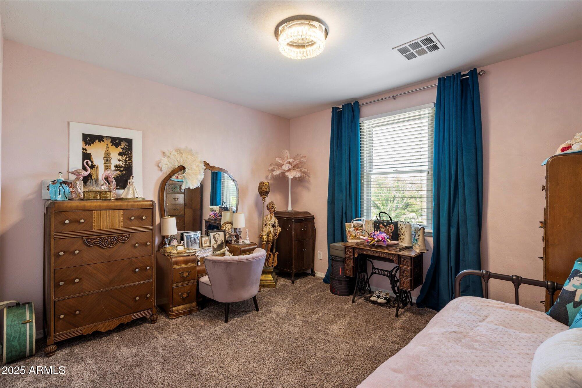 2204 E BOWKER Street